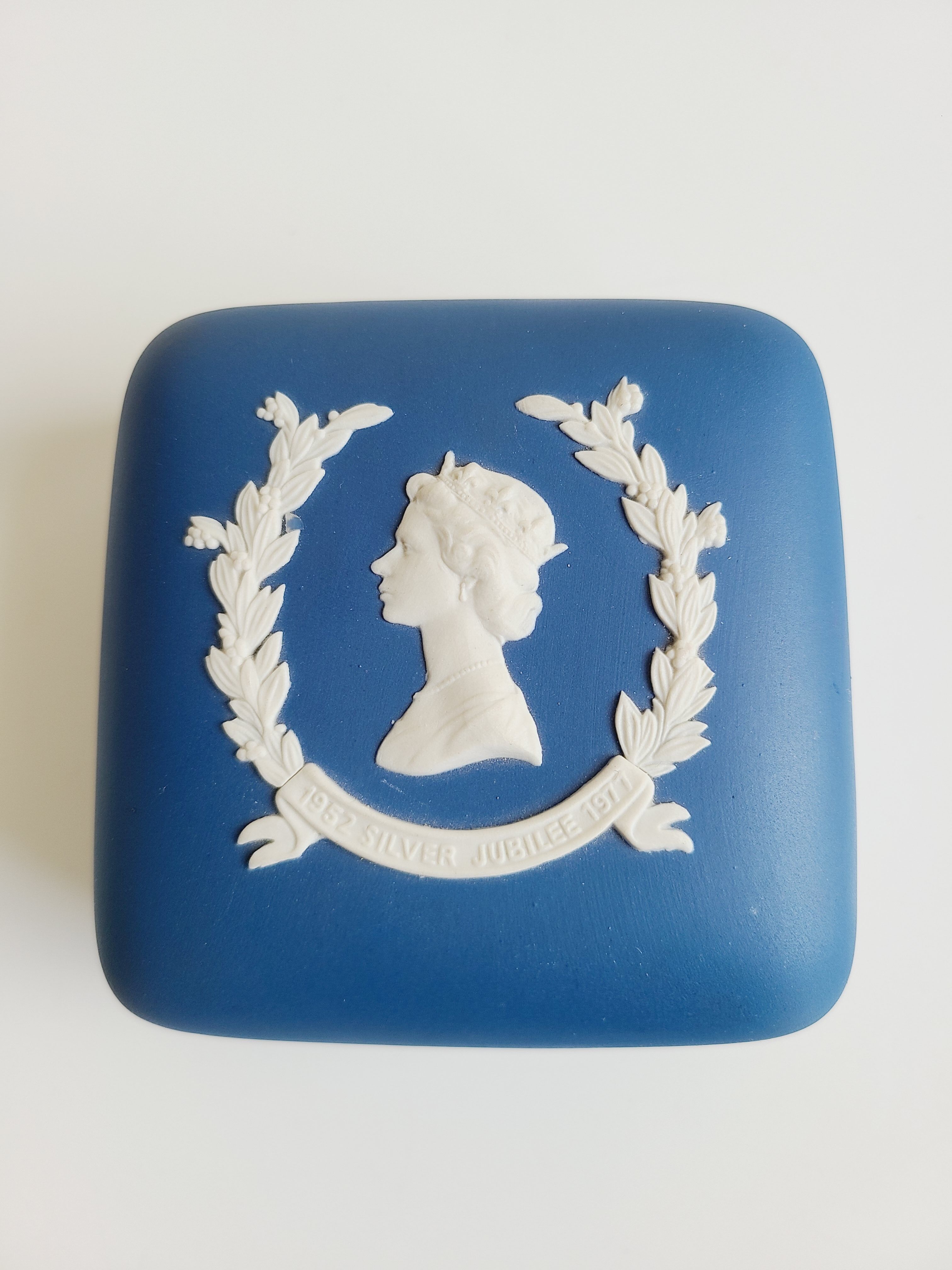 Boite Wedgwood jubilé Elizabeth II