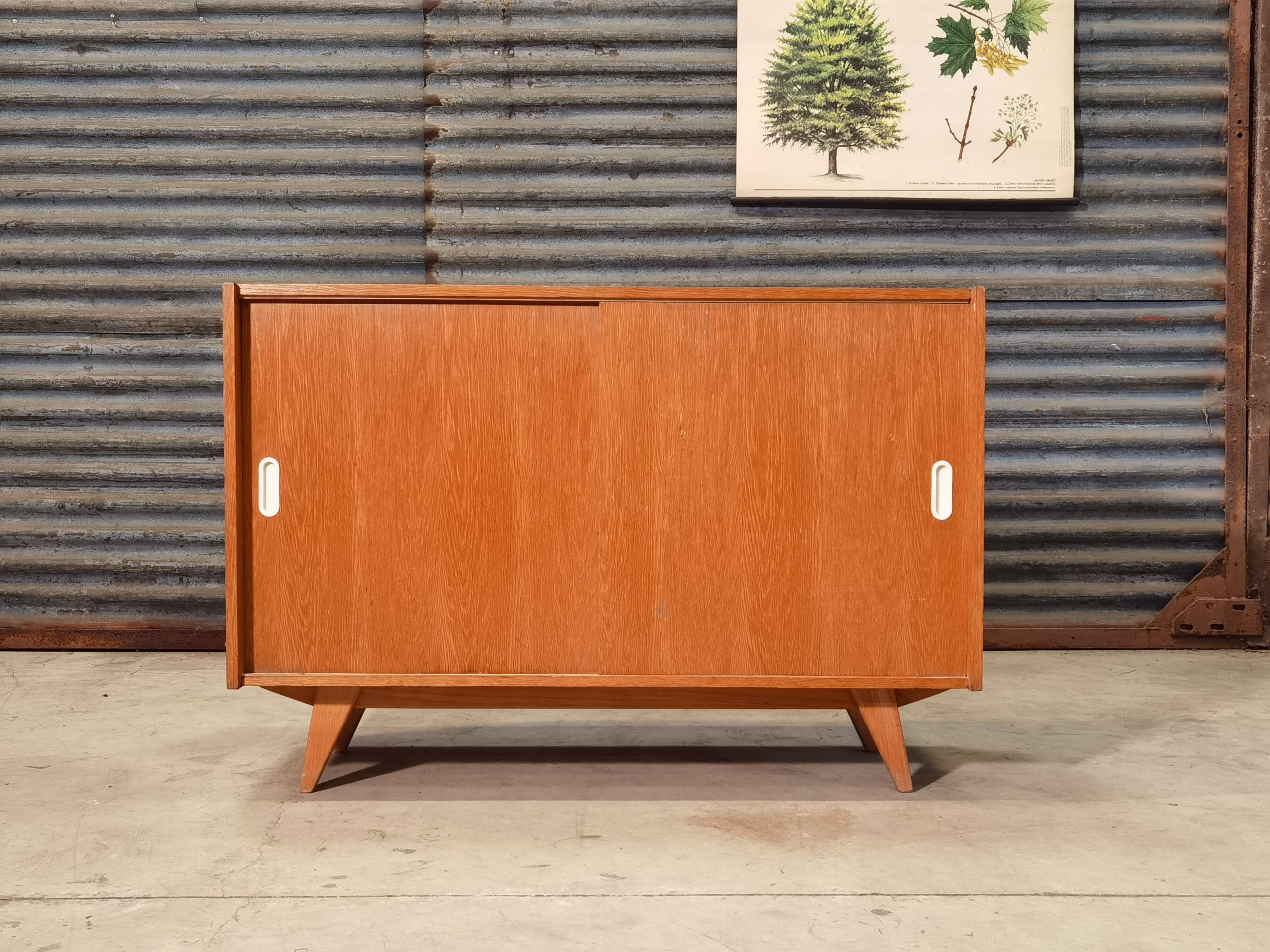 Buffet U-452 Jiri Jiroutek 1960 Interier Praha