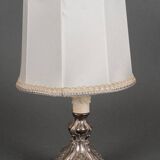 Lampe en argent ou métal argenté de style Louis XIV XIXe abat-jour blanc