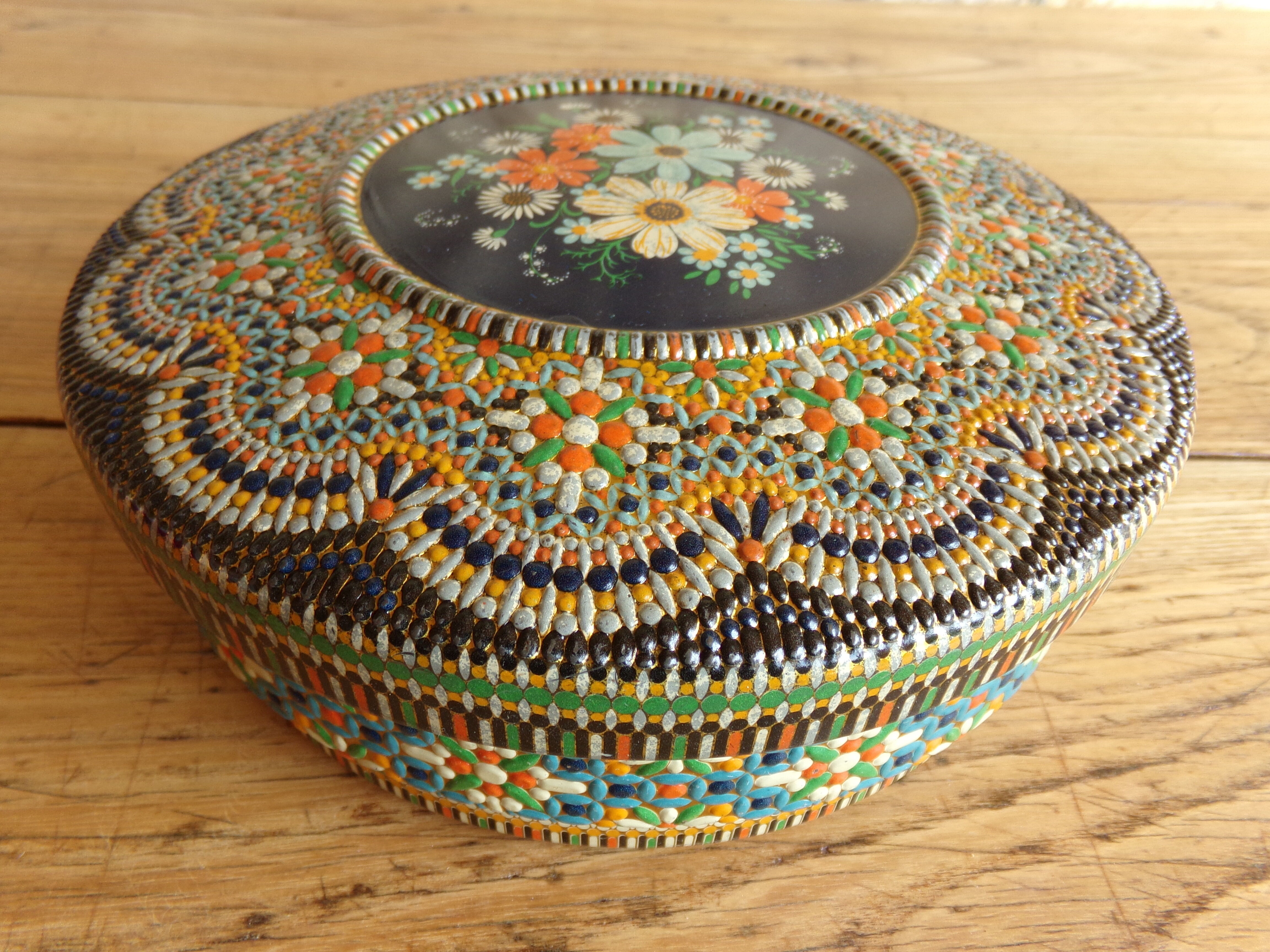 Old metal cookie box floral pattern 40s/50s