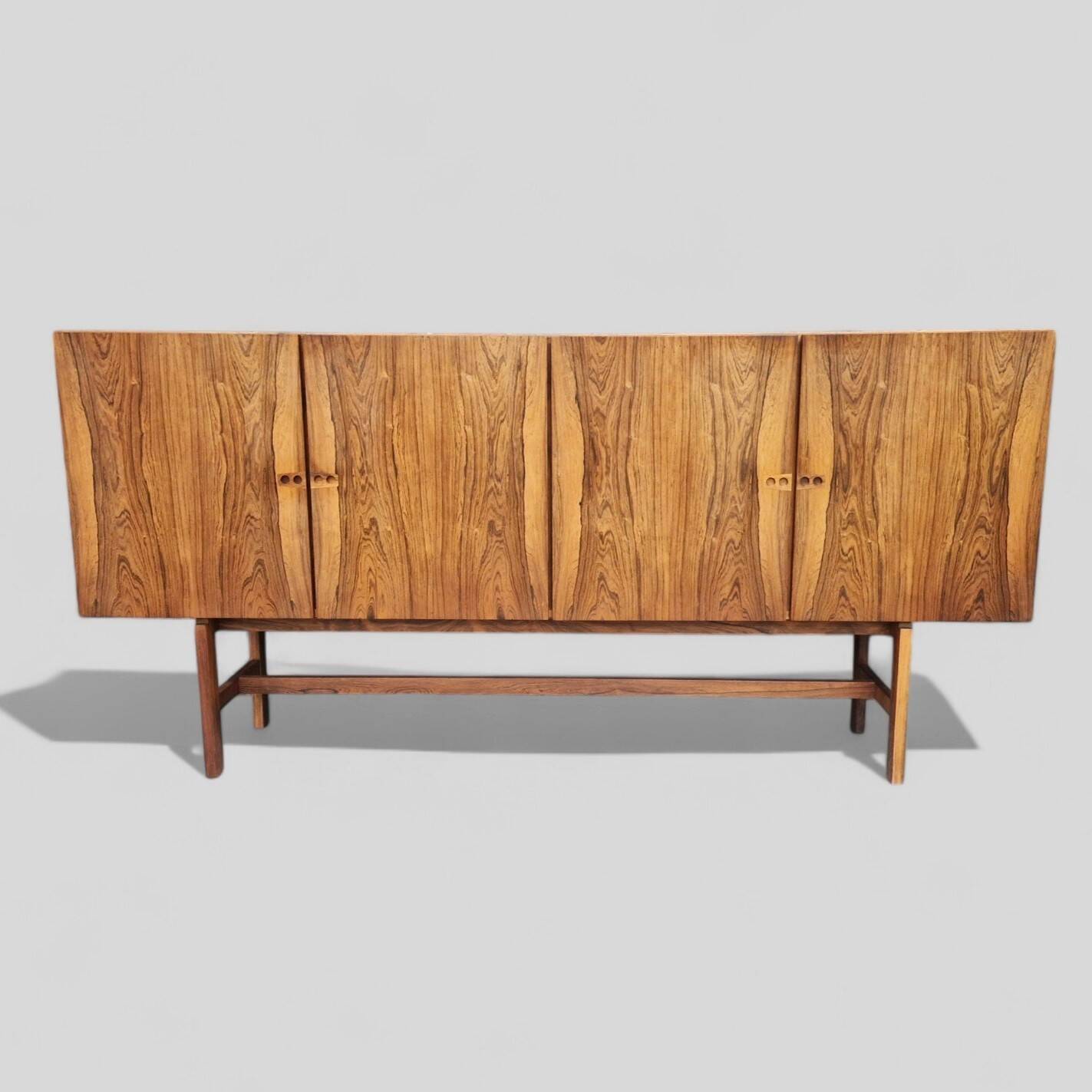 Vintage Scandinavian sideboard in rosewood dlg Arne Vodder