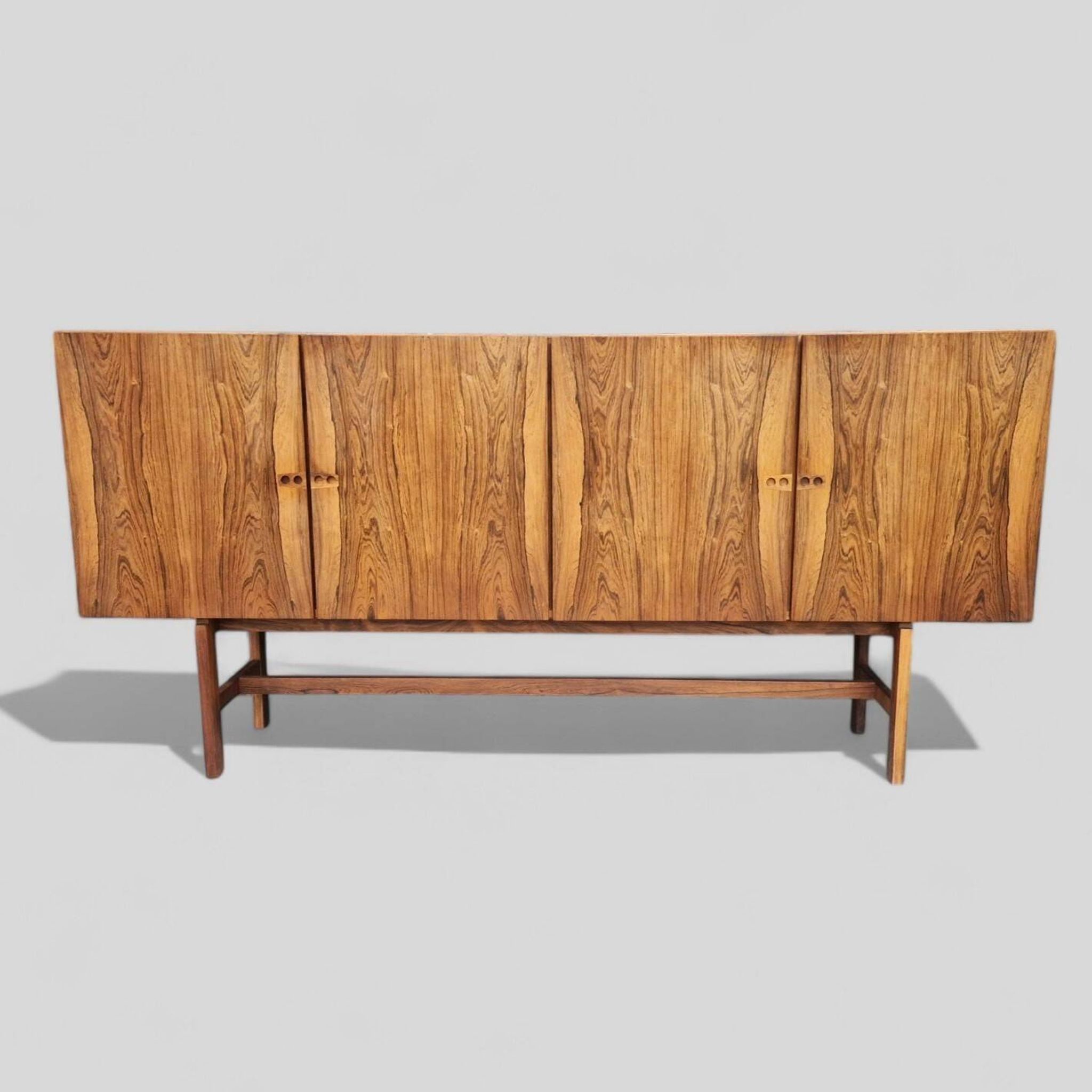 Vintage Scandinavian sideboard in rosewood dlg Arne Vodder