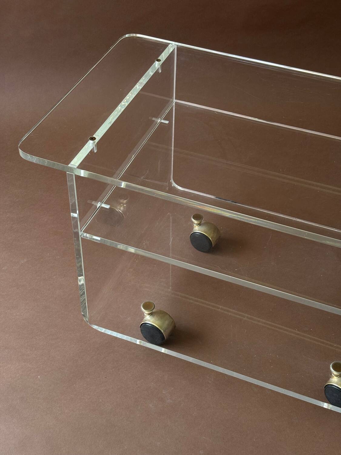 Coffee table, occasional furniture on wheels in Plexiglas 1970