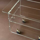 Table basse, meuble d’appoint sur roulette en Plexiglas  1970