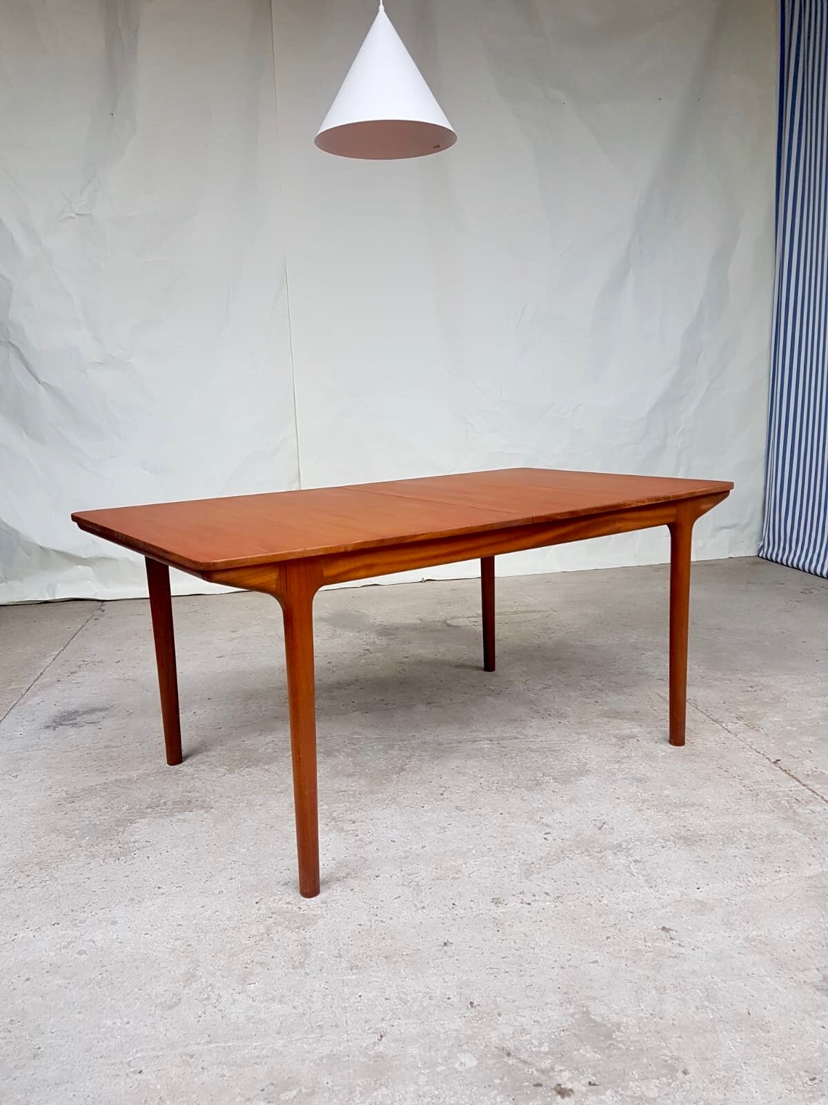 Table de salle à manger du milieu de siècle A.H. Macintosh