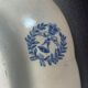 Plat creux en faïence à décor pagodes Chine XIXe