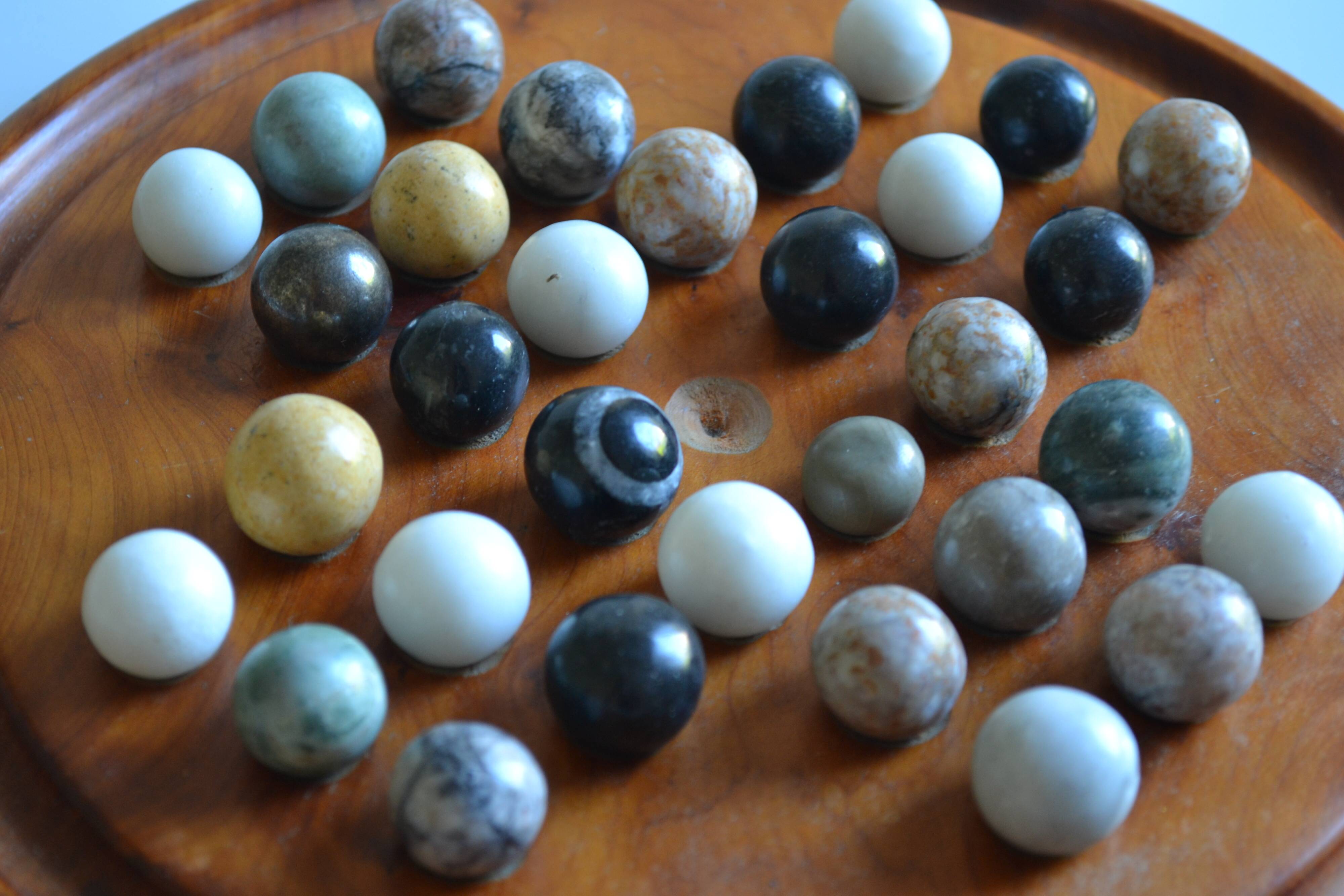 Solitaire game in exotic wood and semi-precious stones