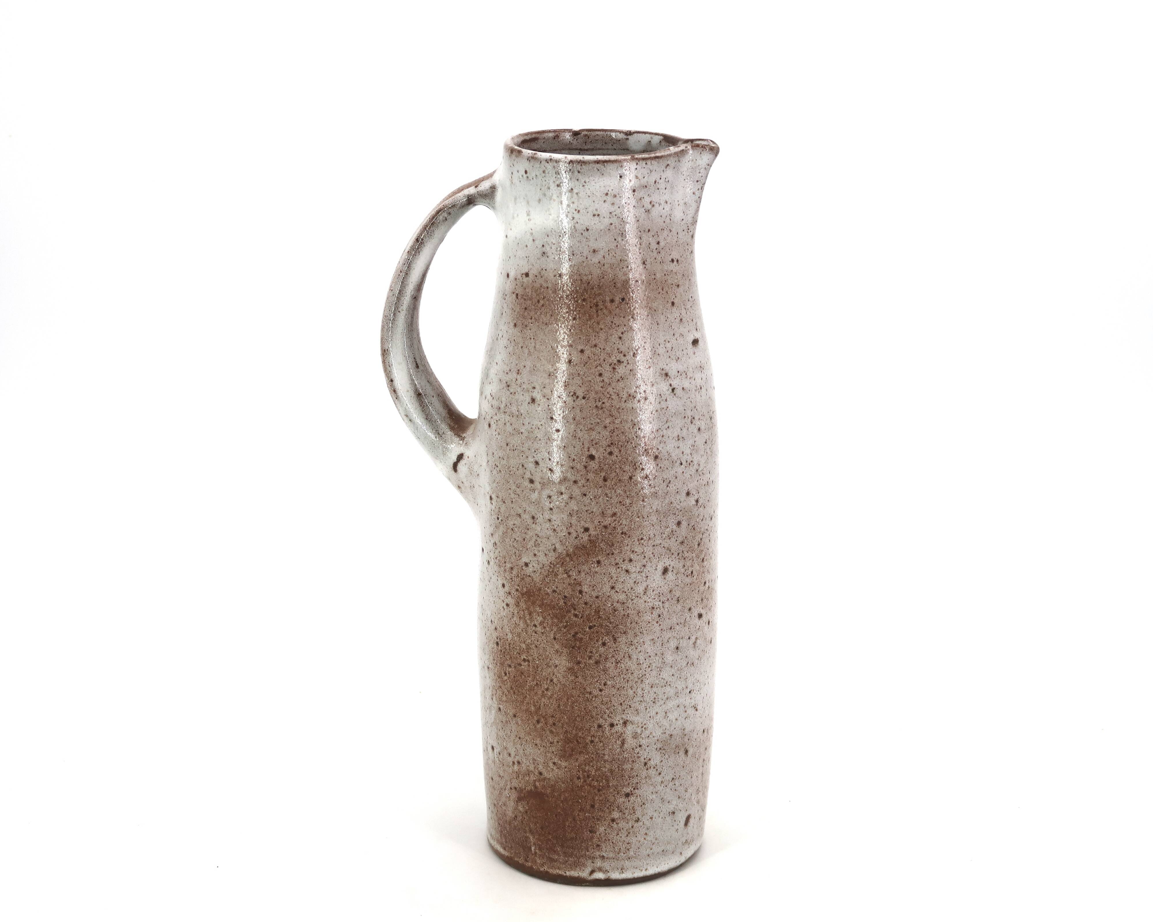 Pichet gris marron en grès de Jeanne et Norbert Pierlot, années 60