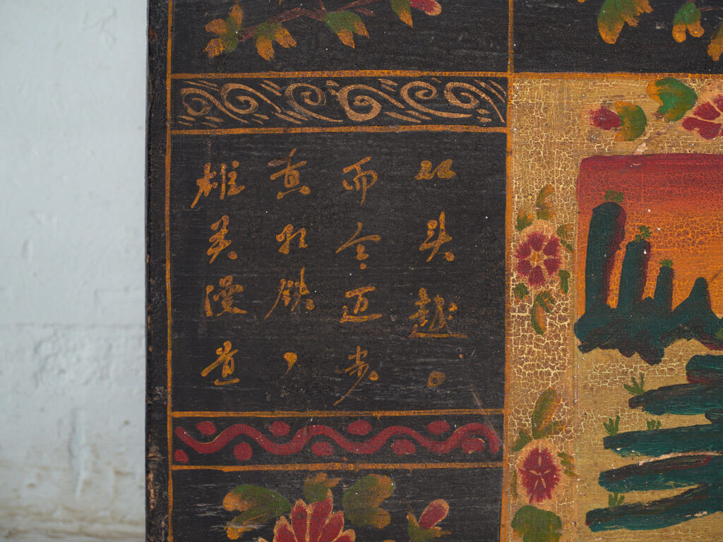 Coffre ancien peint en bois de pin – Chine, vers 1900