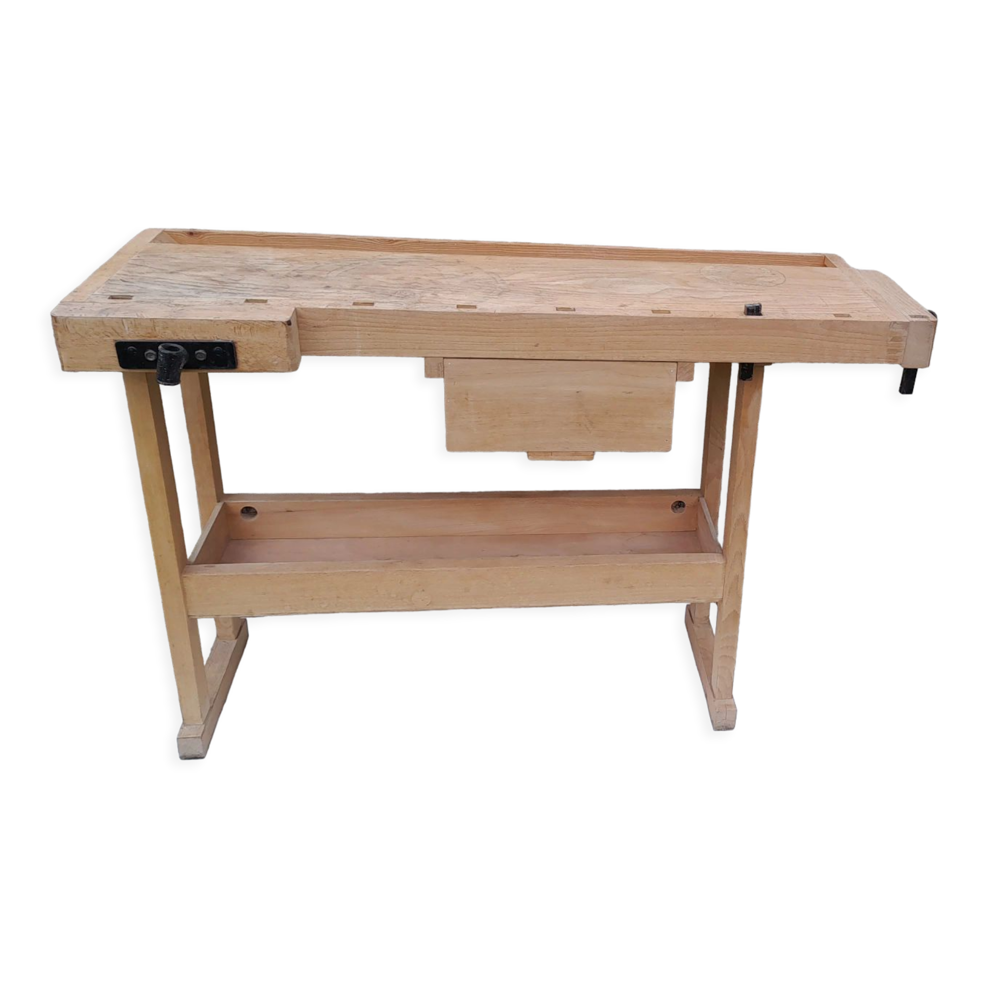 Wooden mesnuisier workbench