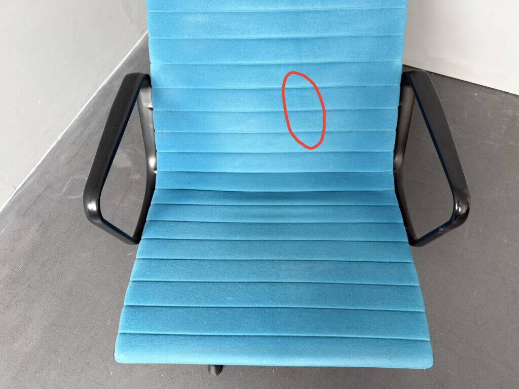 EA-124 office chair, aluminium chair, Hop Sak, turquoise blue, by Charles & Ray Eames for Vitra, Norway, 2000s. Swivel and tilt function.