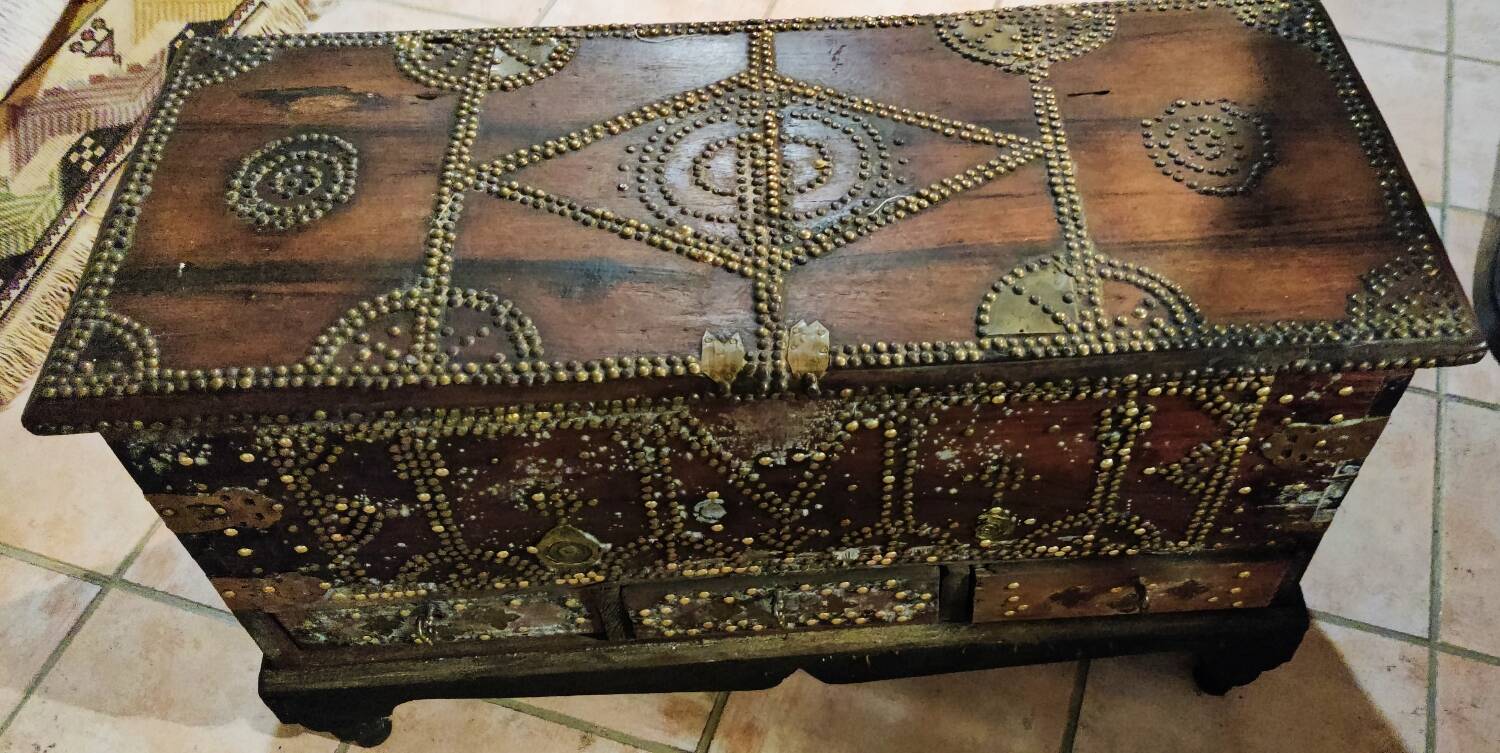 Yemeni chest in studded wood