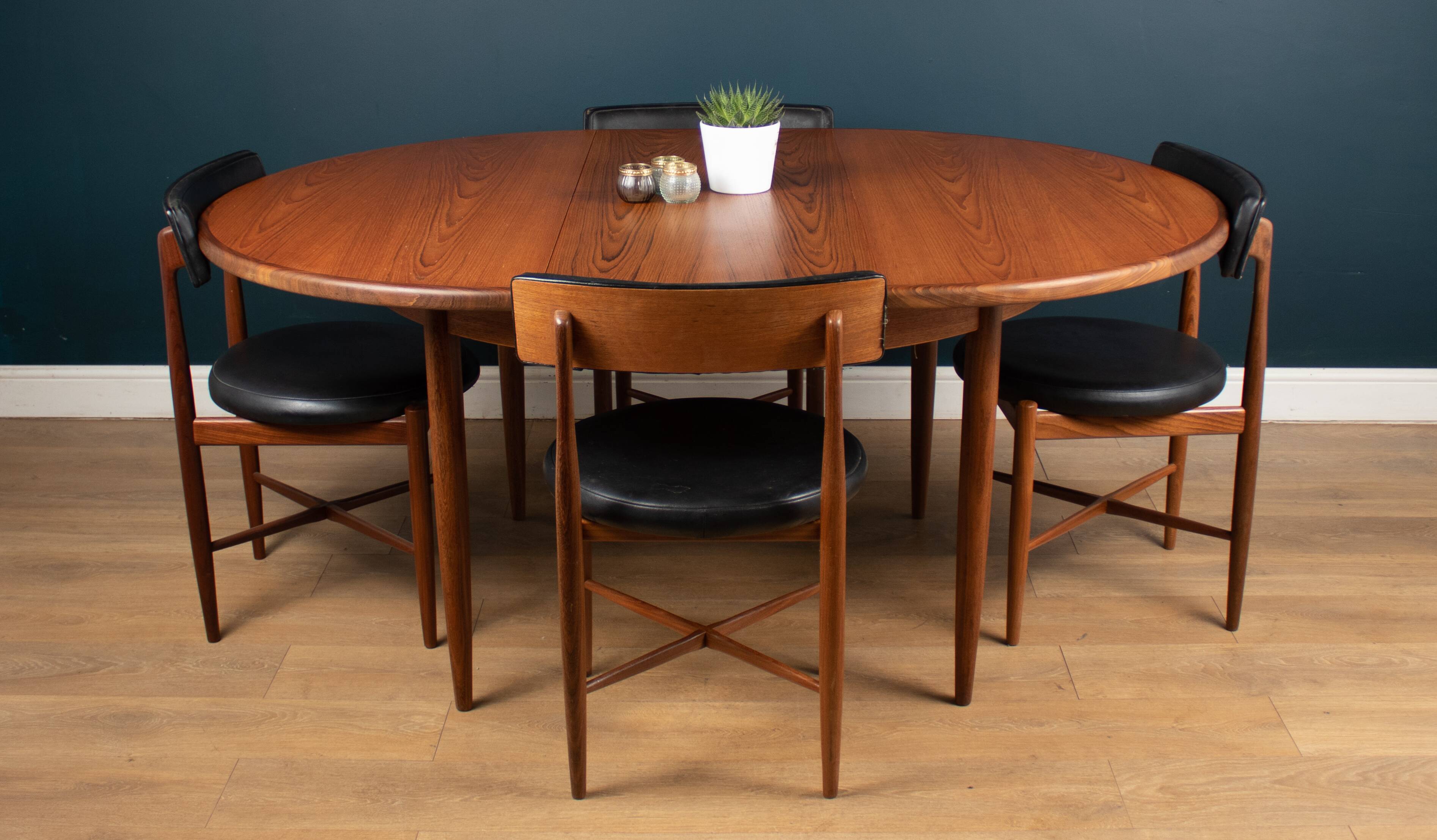 Table à manger et 4 quatre chaises GPlan Fresco par Victor Wilkins