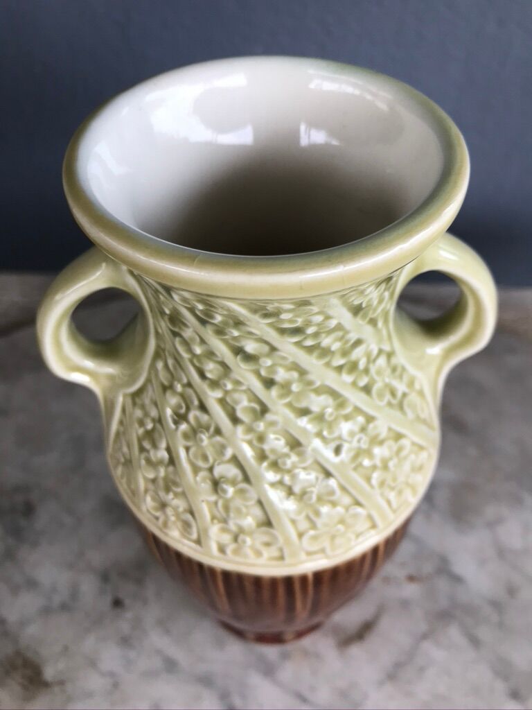 Two-tone vase decorated with flowers