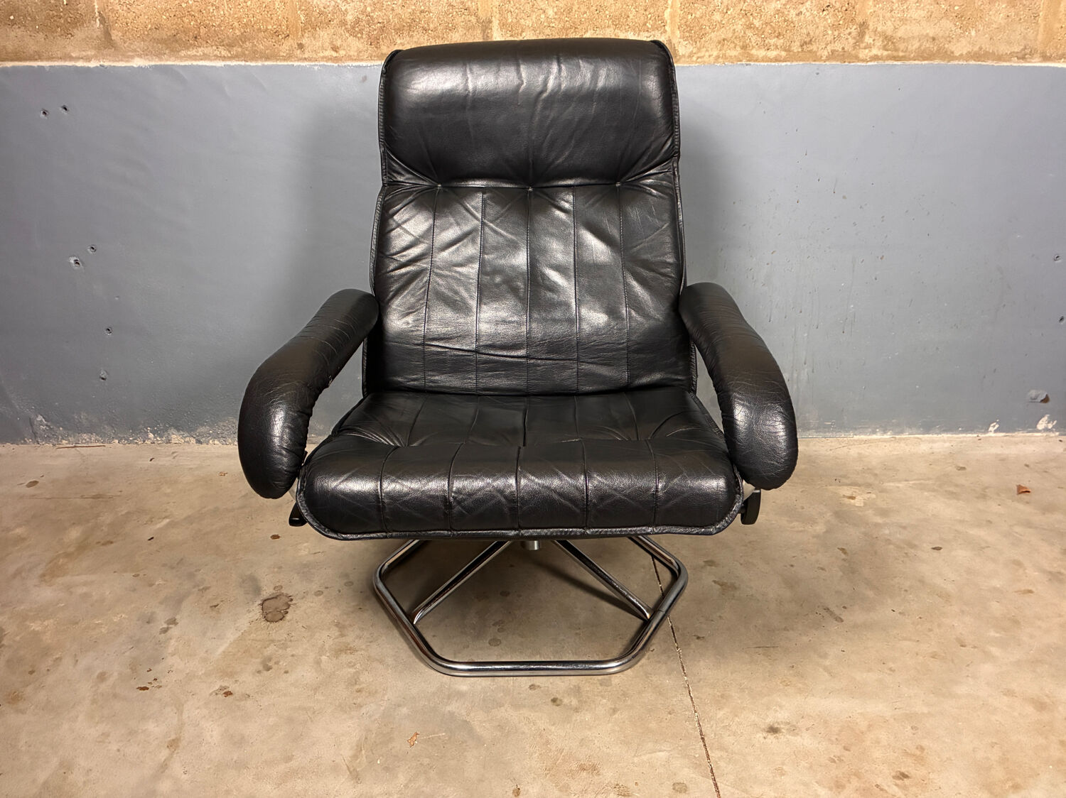 Unico Danish design chrome hocker leather  recliner