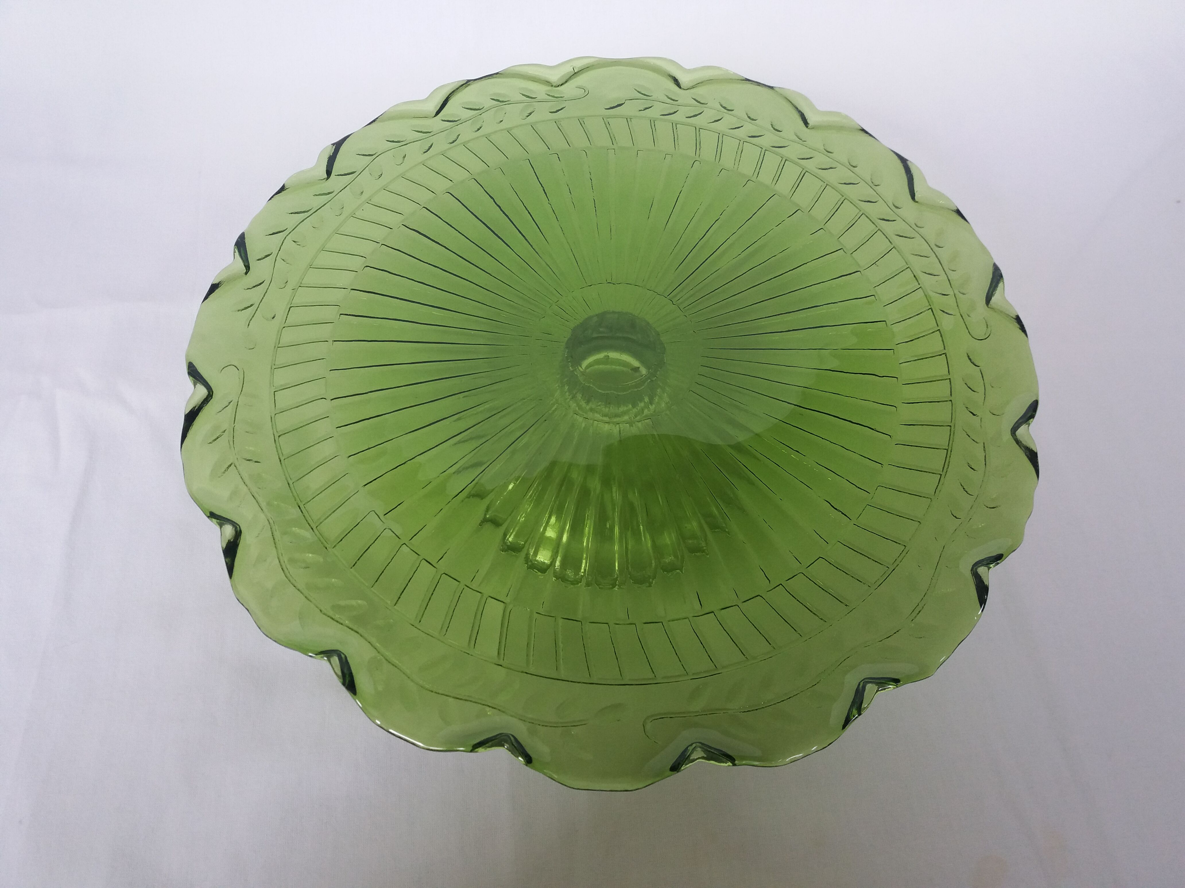 Cake display dish or pie on foot