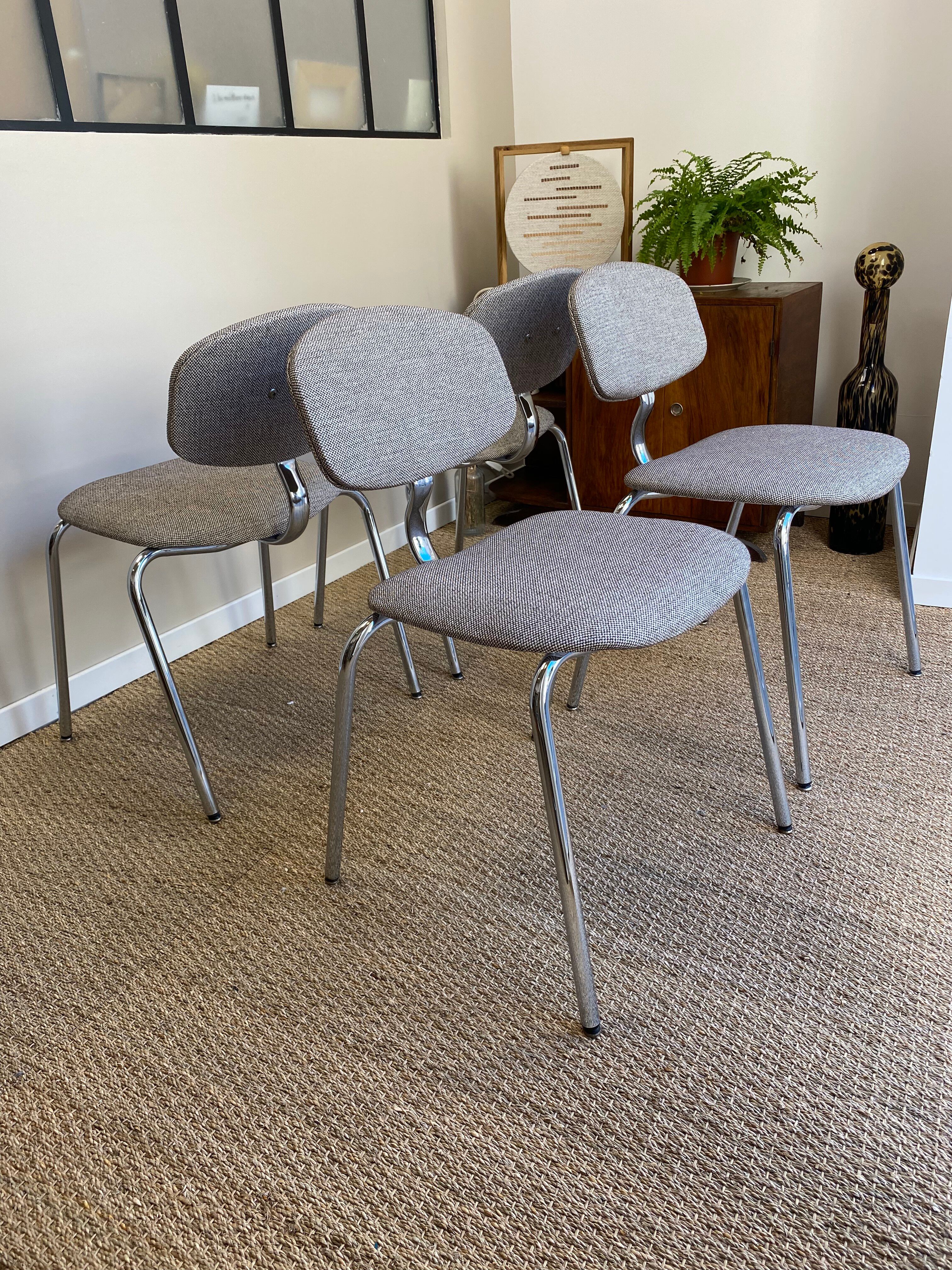 Suite de 4 chaises modèle 420-44, attribuées à Pierre Paulin pour Stee