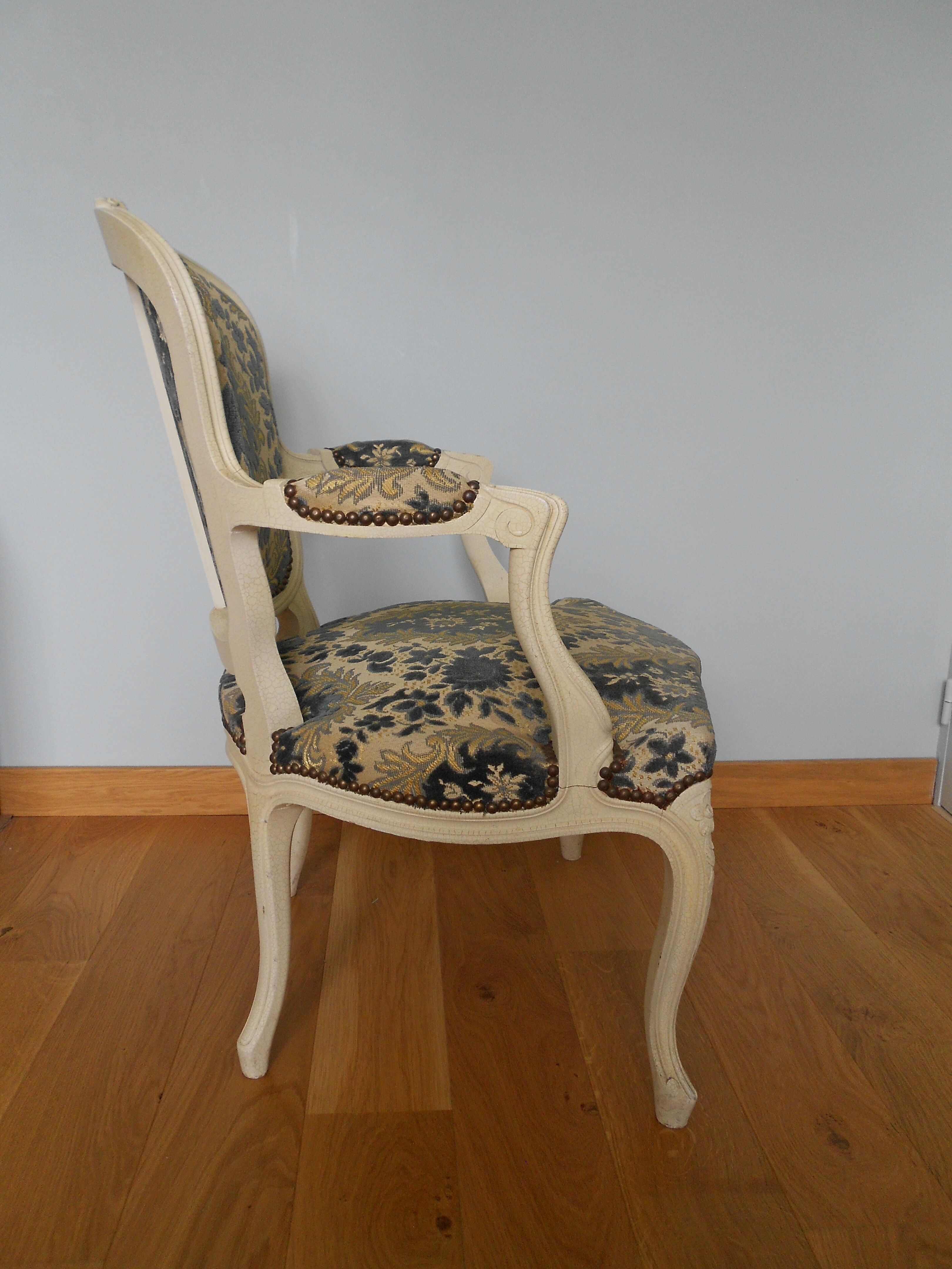 Louis XV-style convertible armchair lined with velvet effect