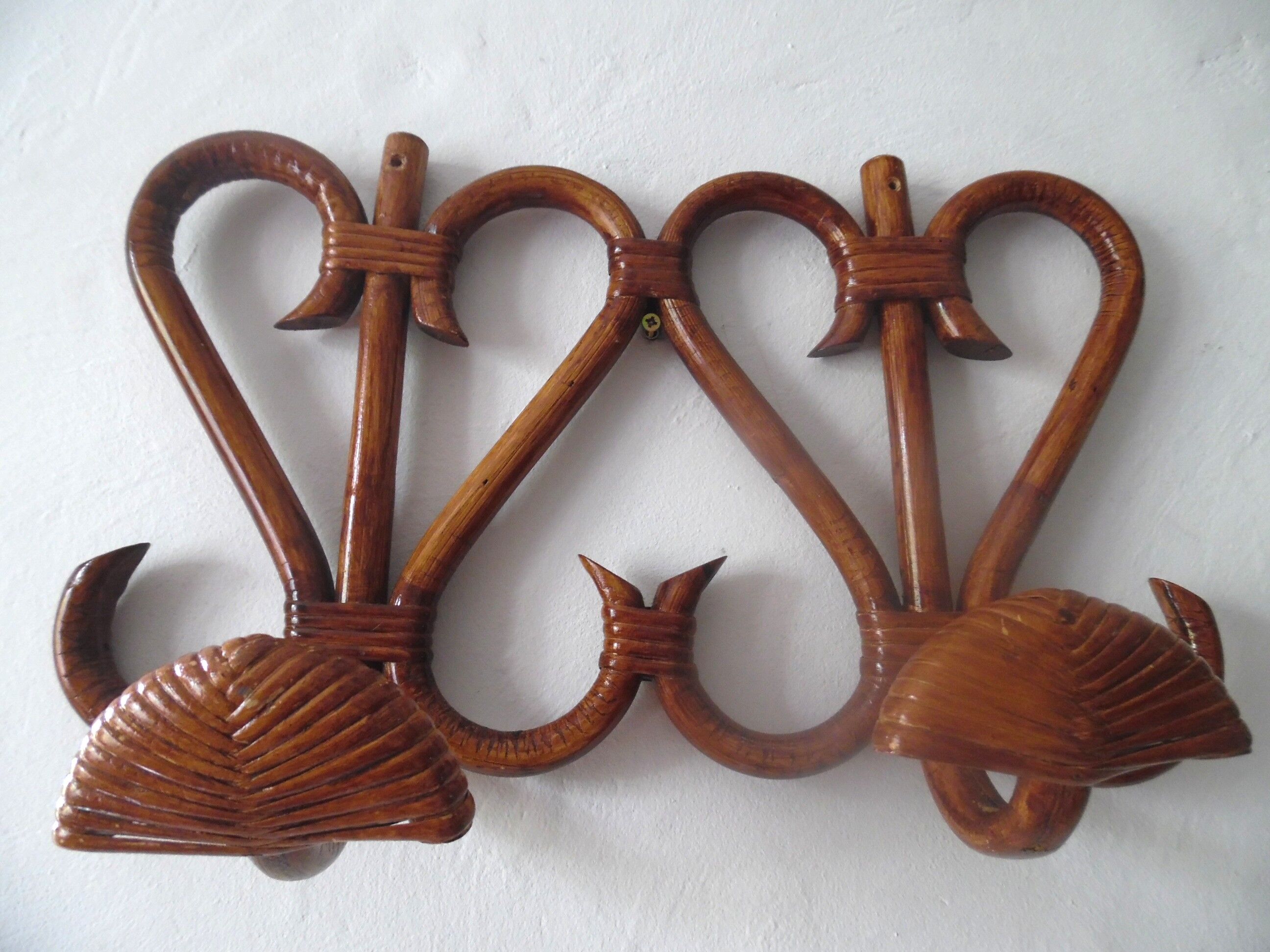 Rattan hanger