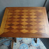 Diamond giggle table