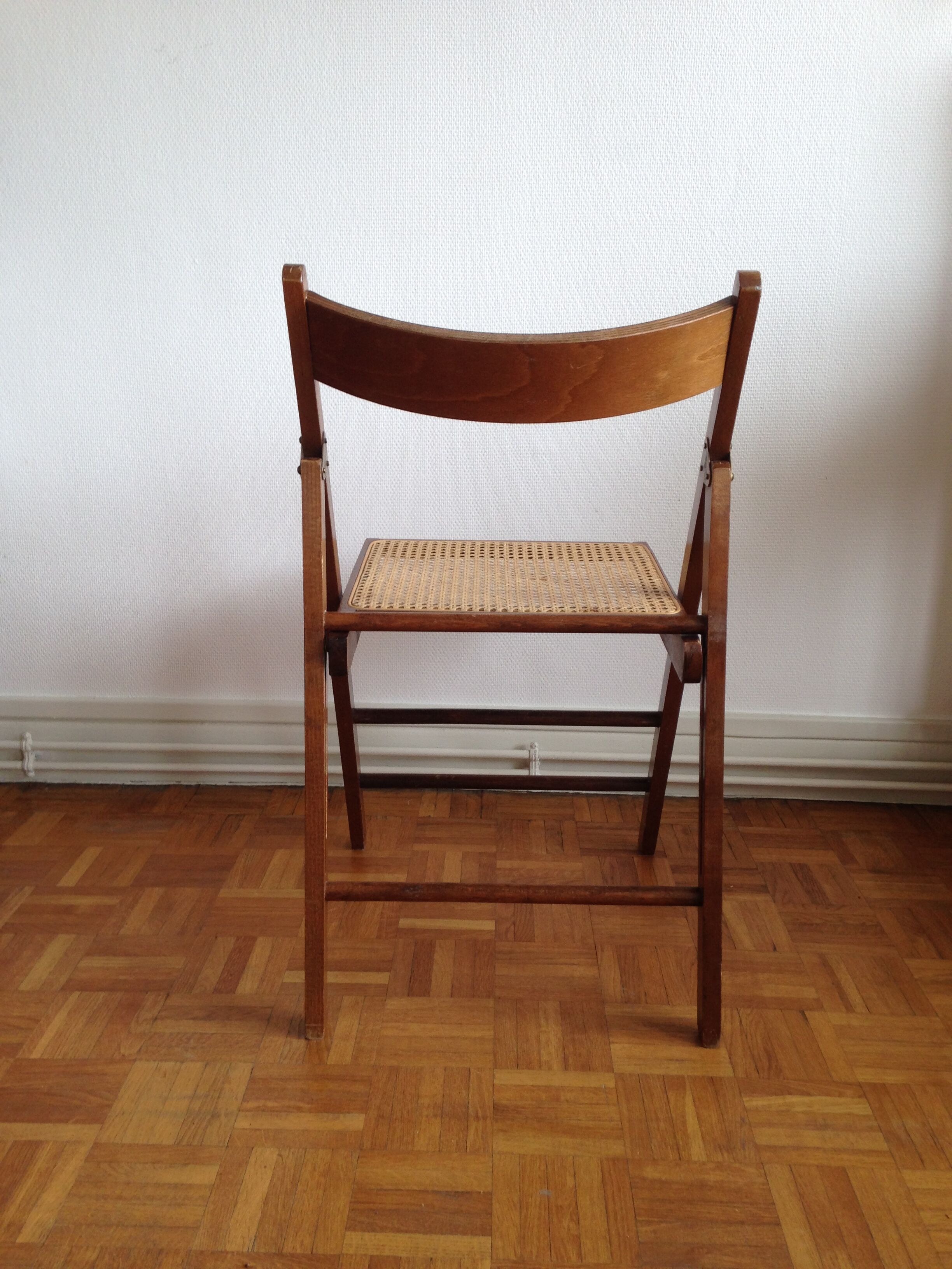 Chaise pliante cannée