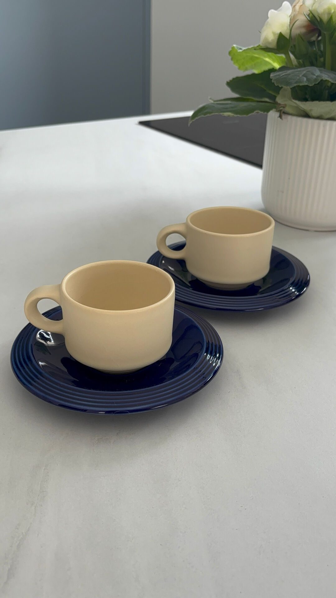 Set of 2 vintage ceramic mugs in cobalt blue & ecru • Tea service