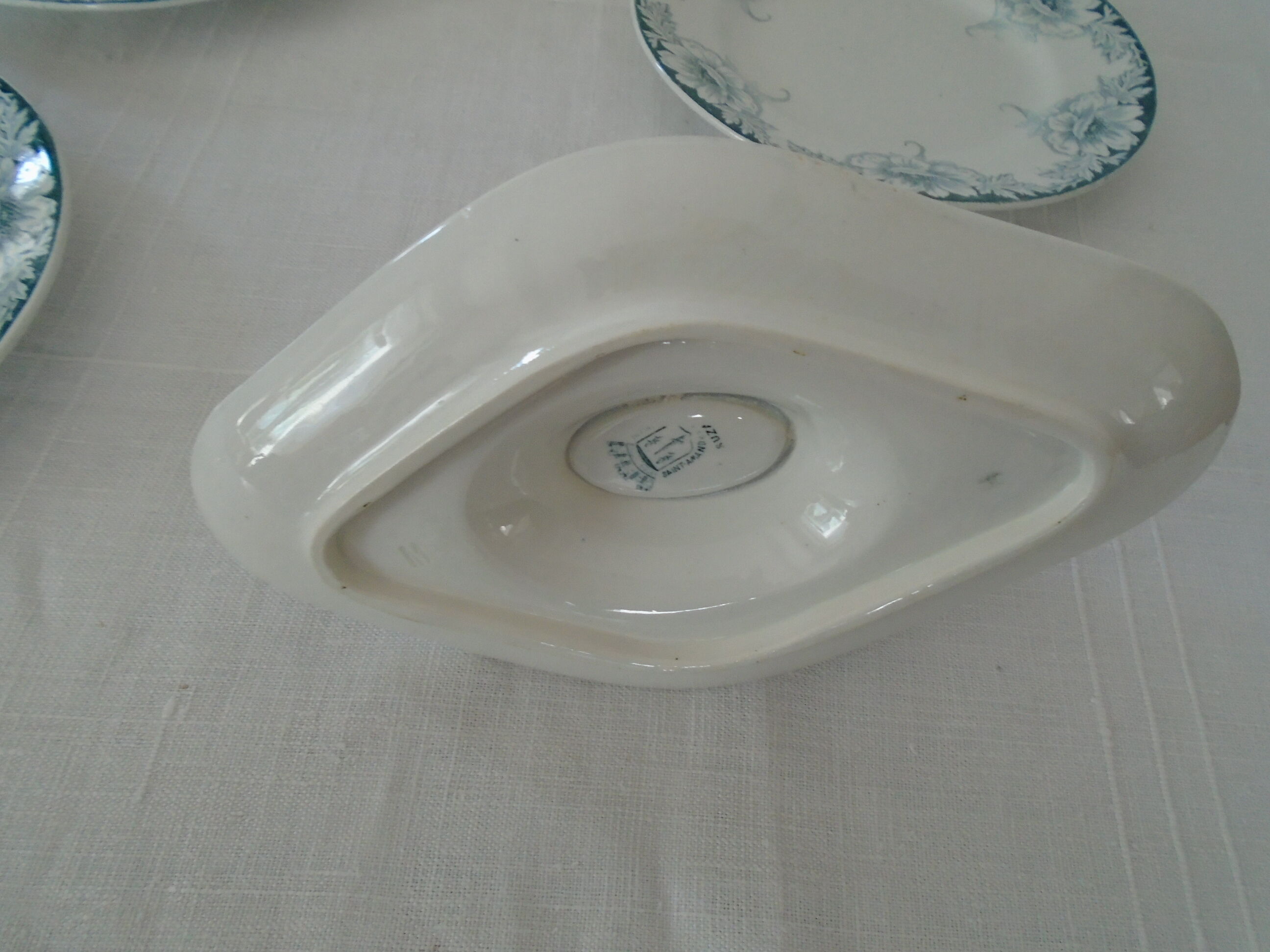 4 Pieces Saint Amand 3 flat plates - saucière décor blue green model Suzanne faience ancient