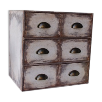 Mini chest of drawers.
