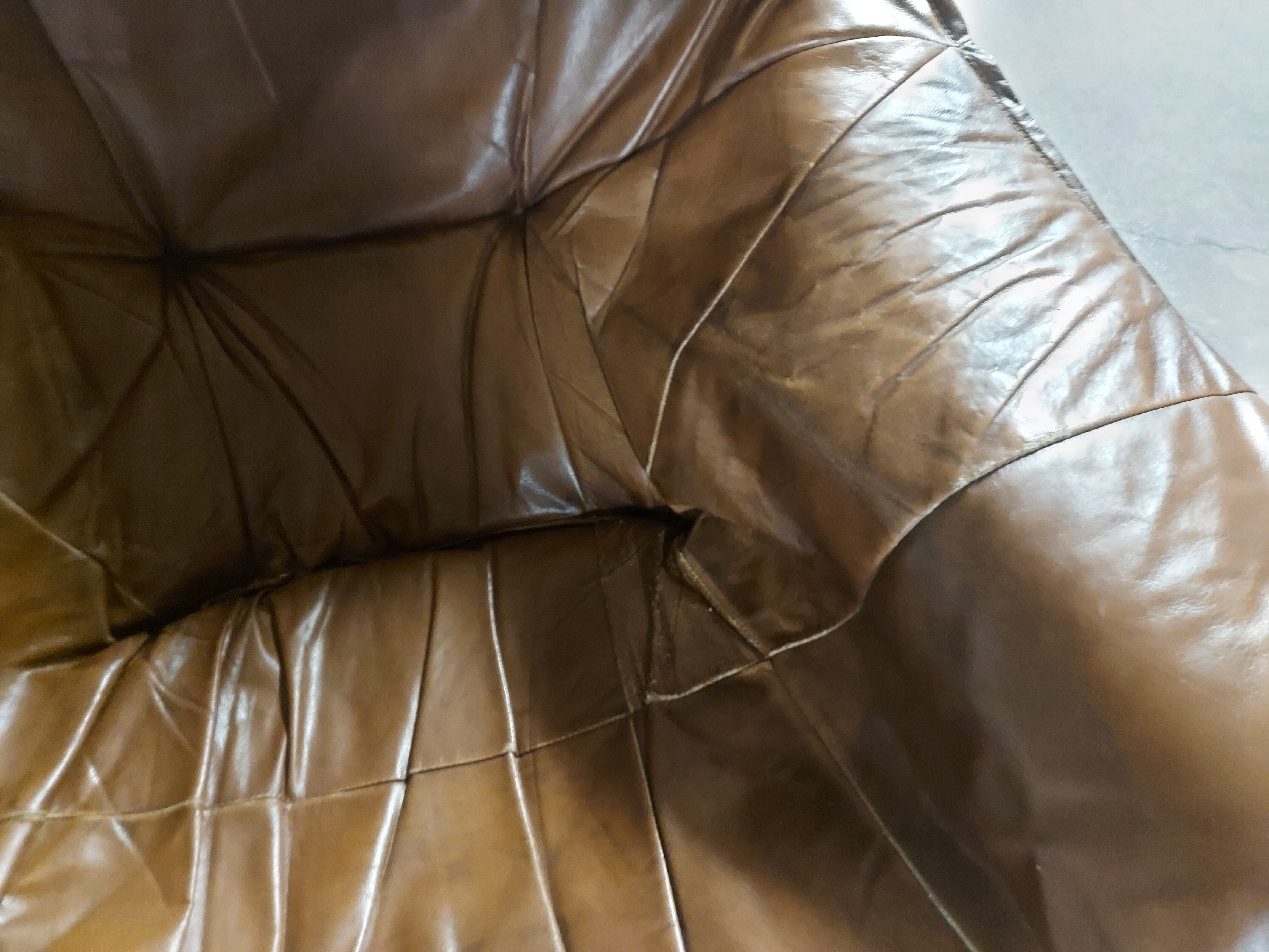 Armchairs in leather and vintage wood 70's