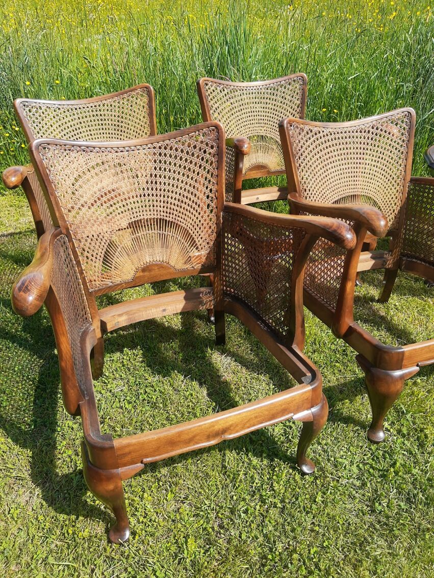 Salon composé de 4 fauteuils et 1 table basse bois et cannage style anglais  chippendale vintage | Selency