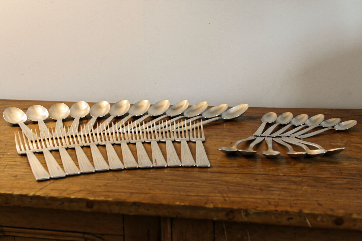 Art Deco cuttlery in silver metal