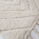 Moroccan Berber carpet Beni Ouarain unbleached with engraved diamonds 305x198cm