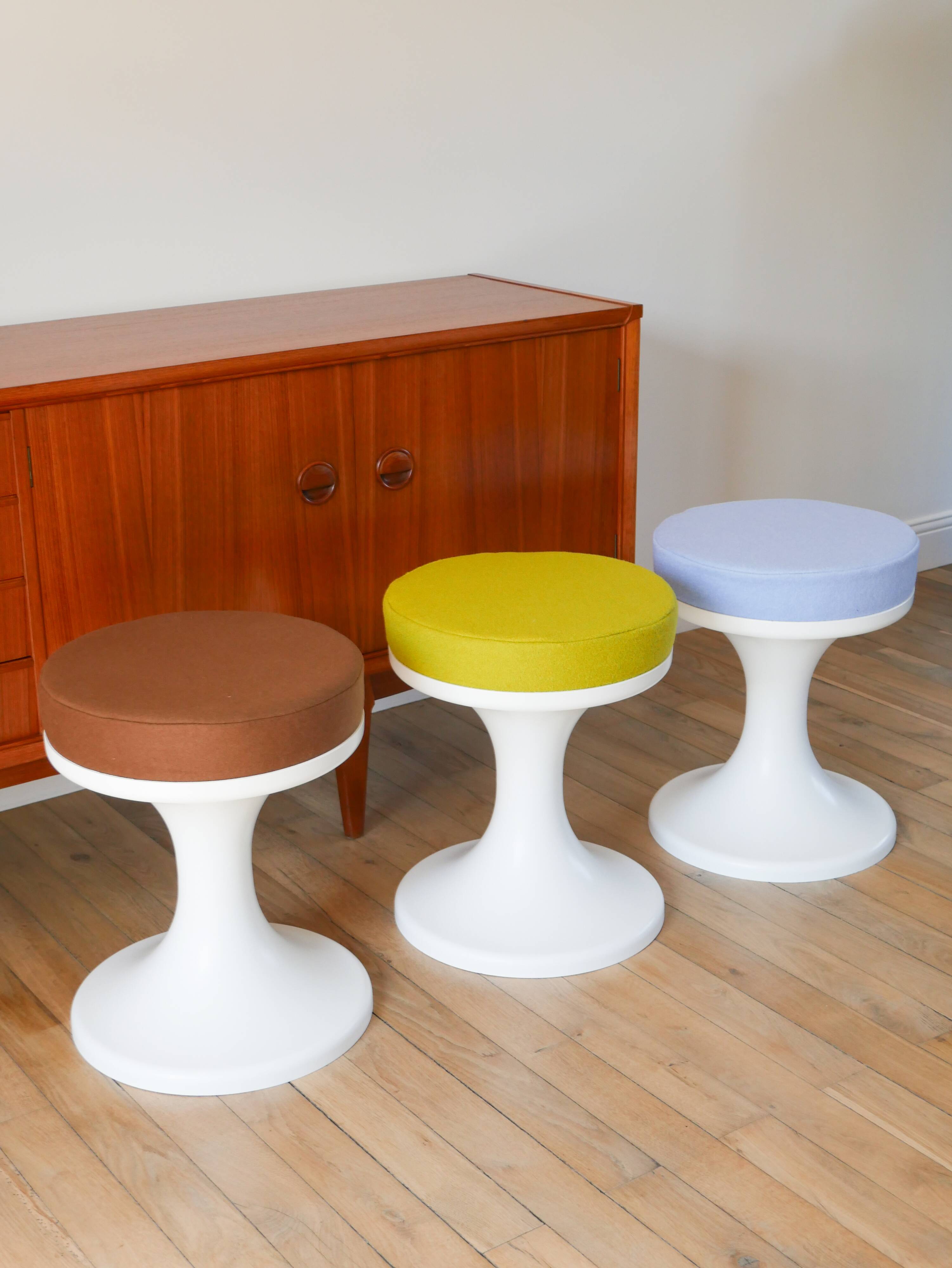Tulip stool in Plastic and Wool, Mocha Mousse, Space Age Design, 1970