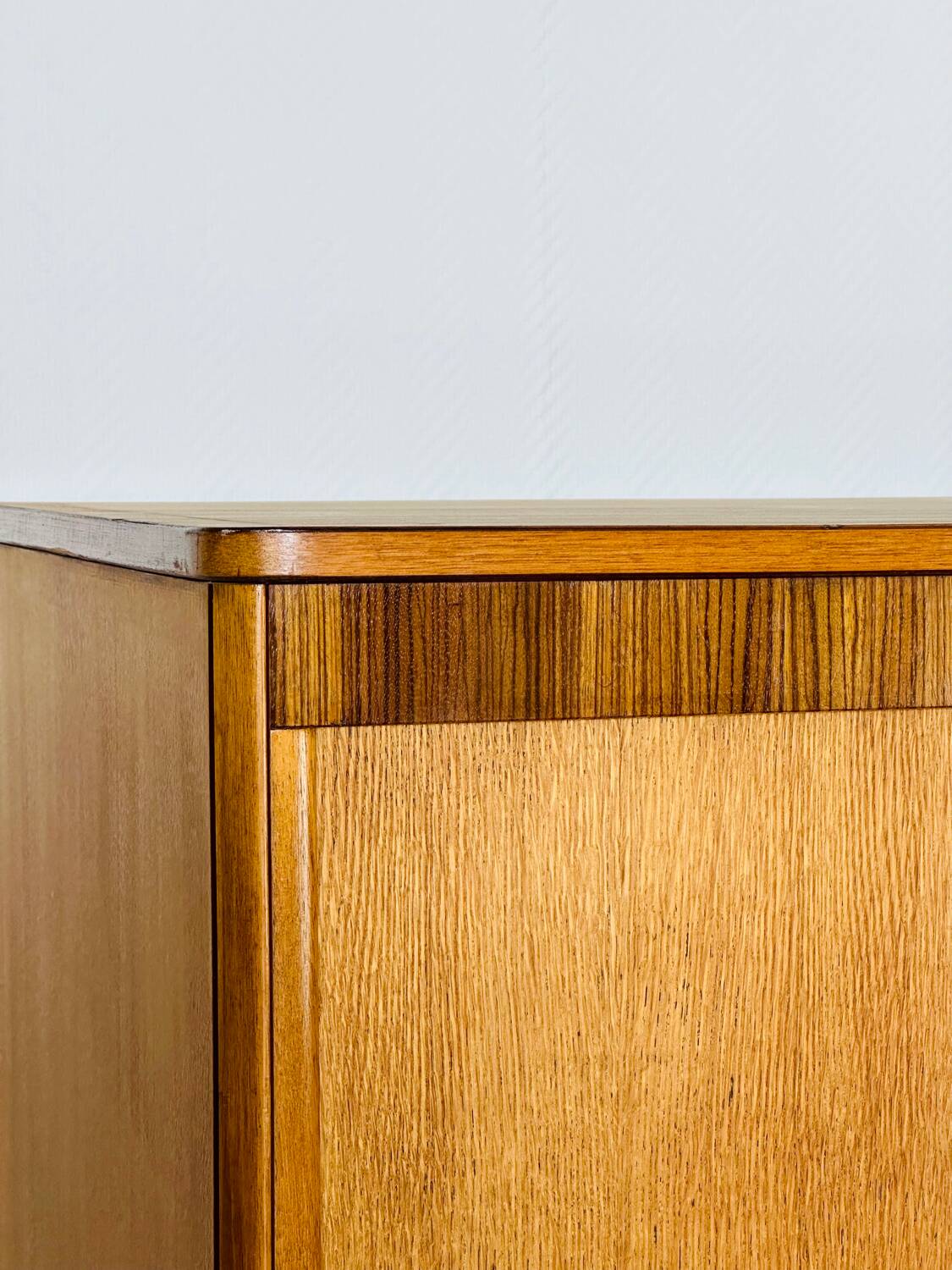 Vintage Austinsuite 1960s wardrobe