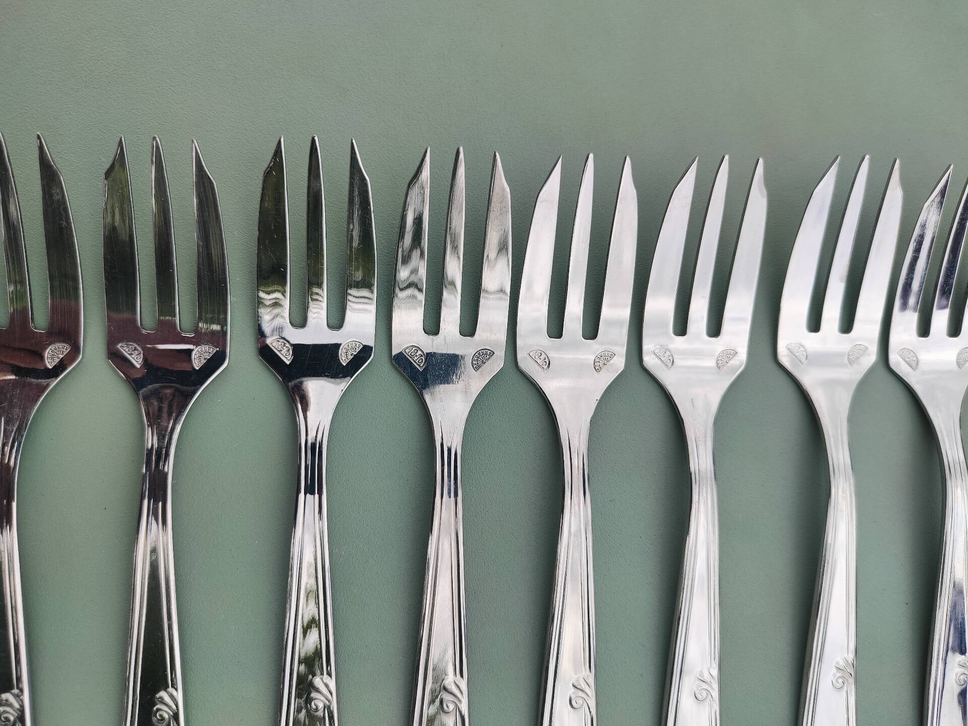 Dessert forks