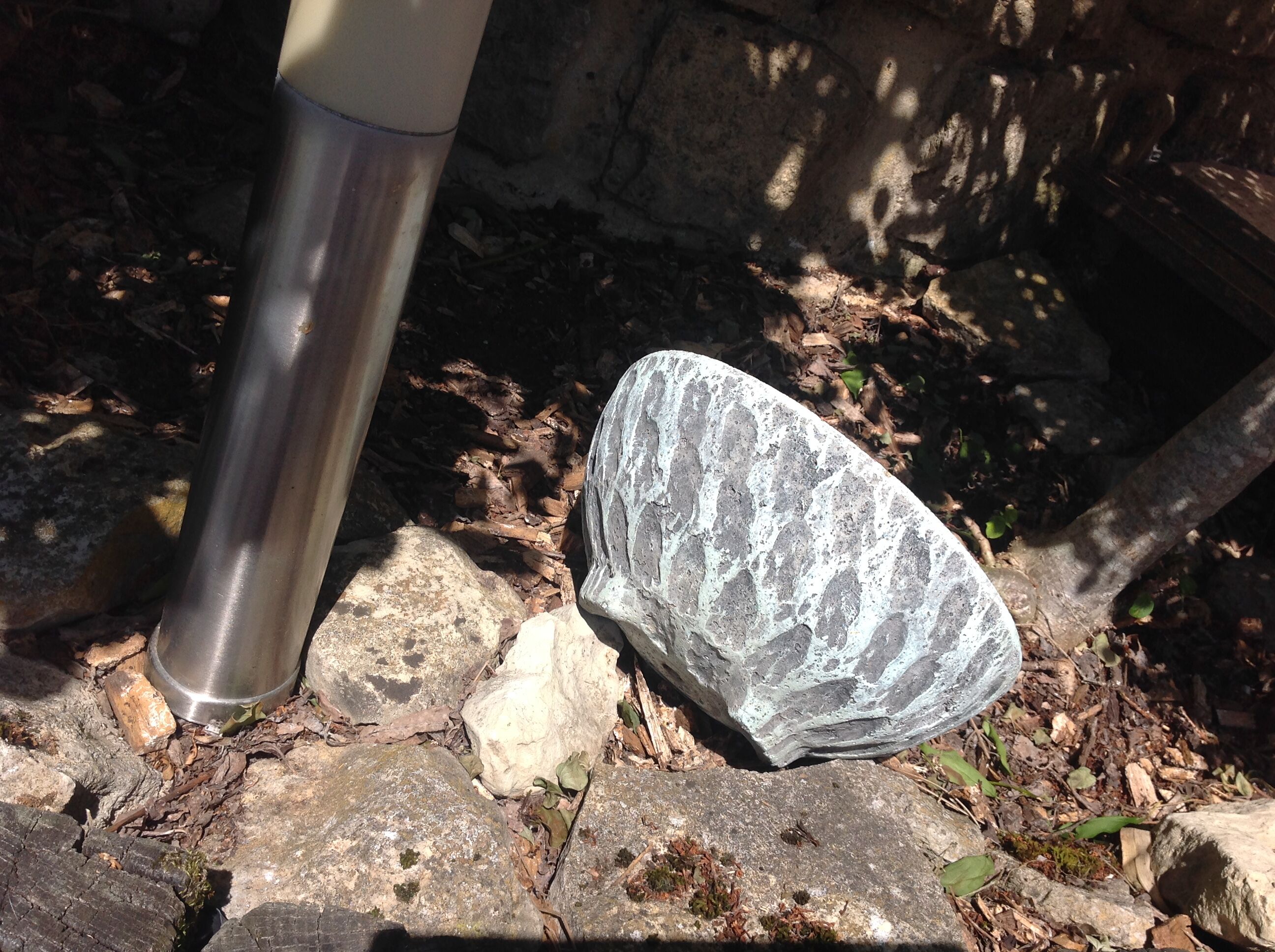 Structured concrete gardener / vintage 60s-70s