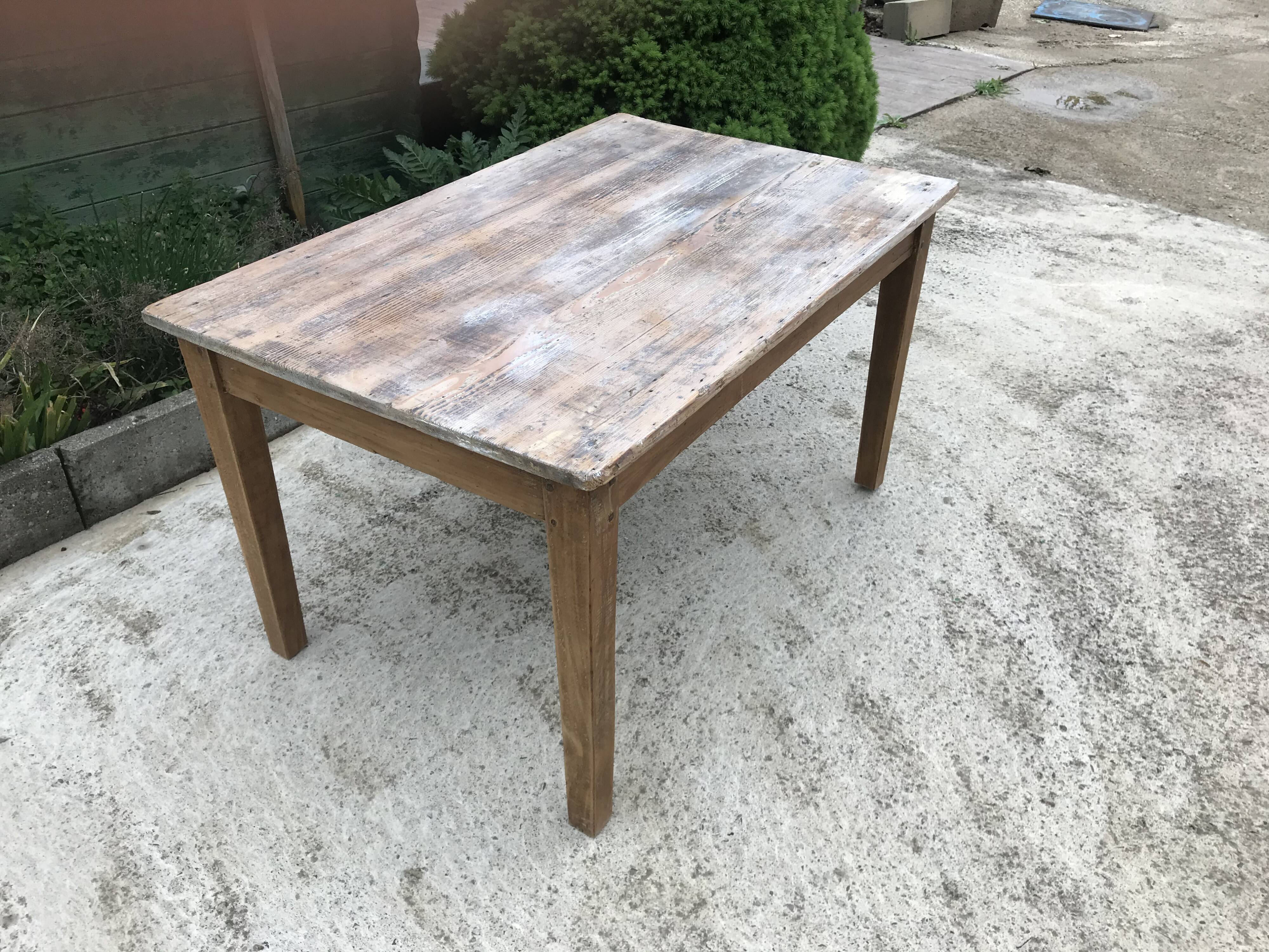 Country-style coffee table