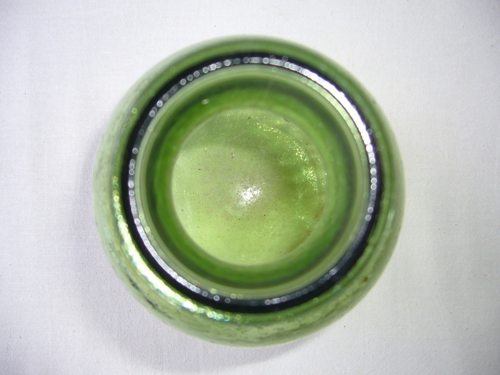 Bouteille vintage en verre bullé vert