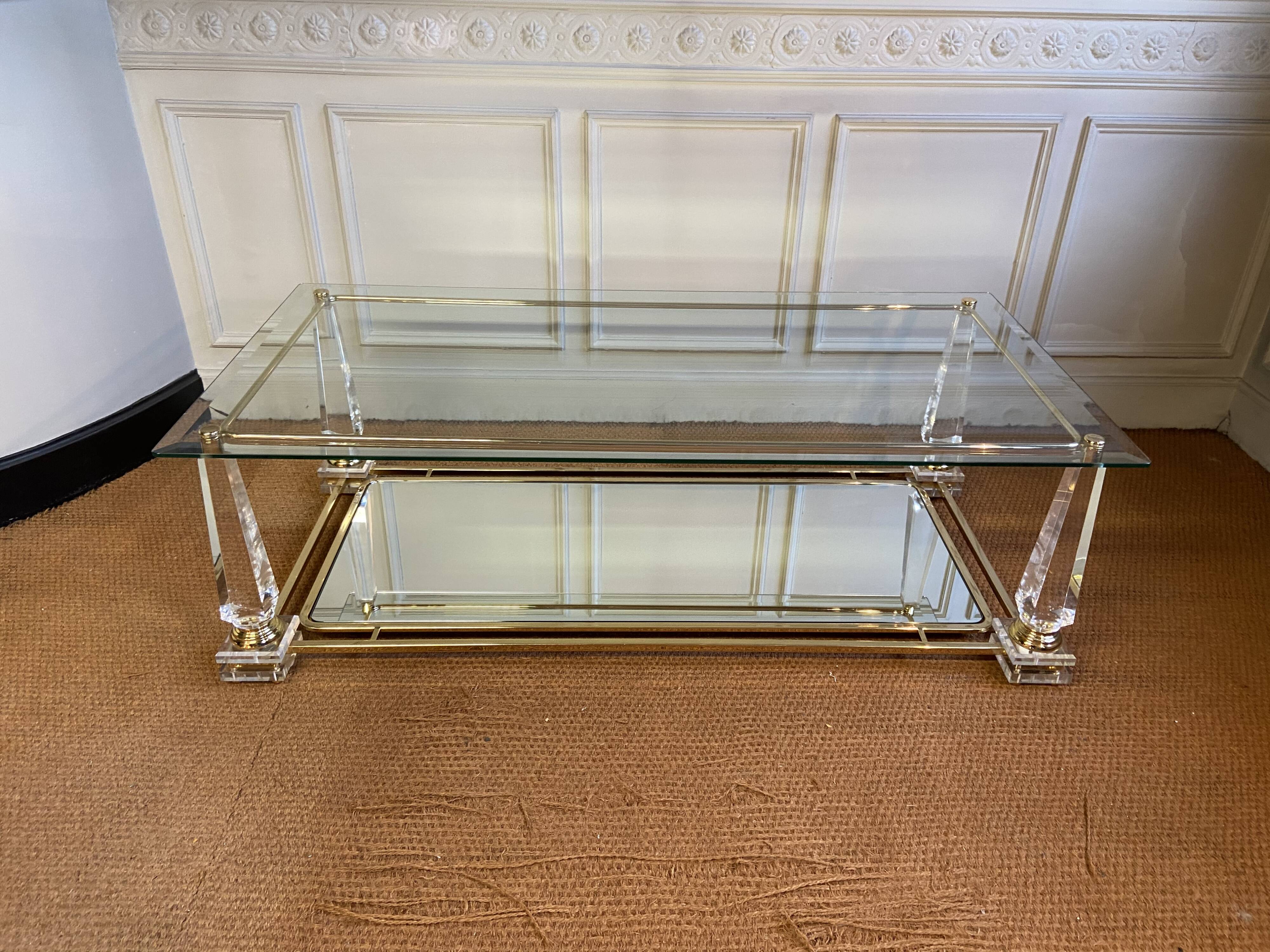 Table basse Charles Hollis Jones obélisques en plexiglass et métal doré