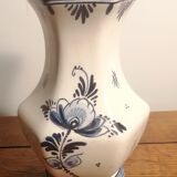 Vase en faillance époque XX ème signé Delft