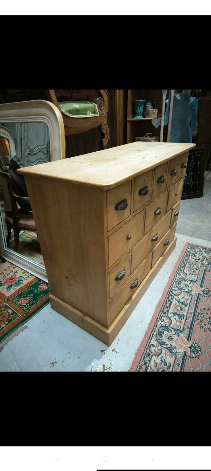 Pine chest of drawers with 13 drawers