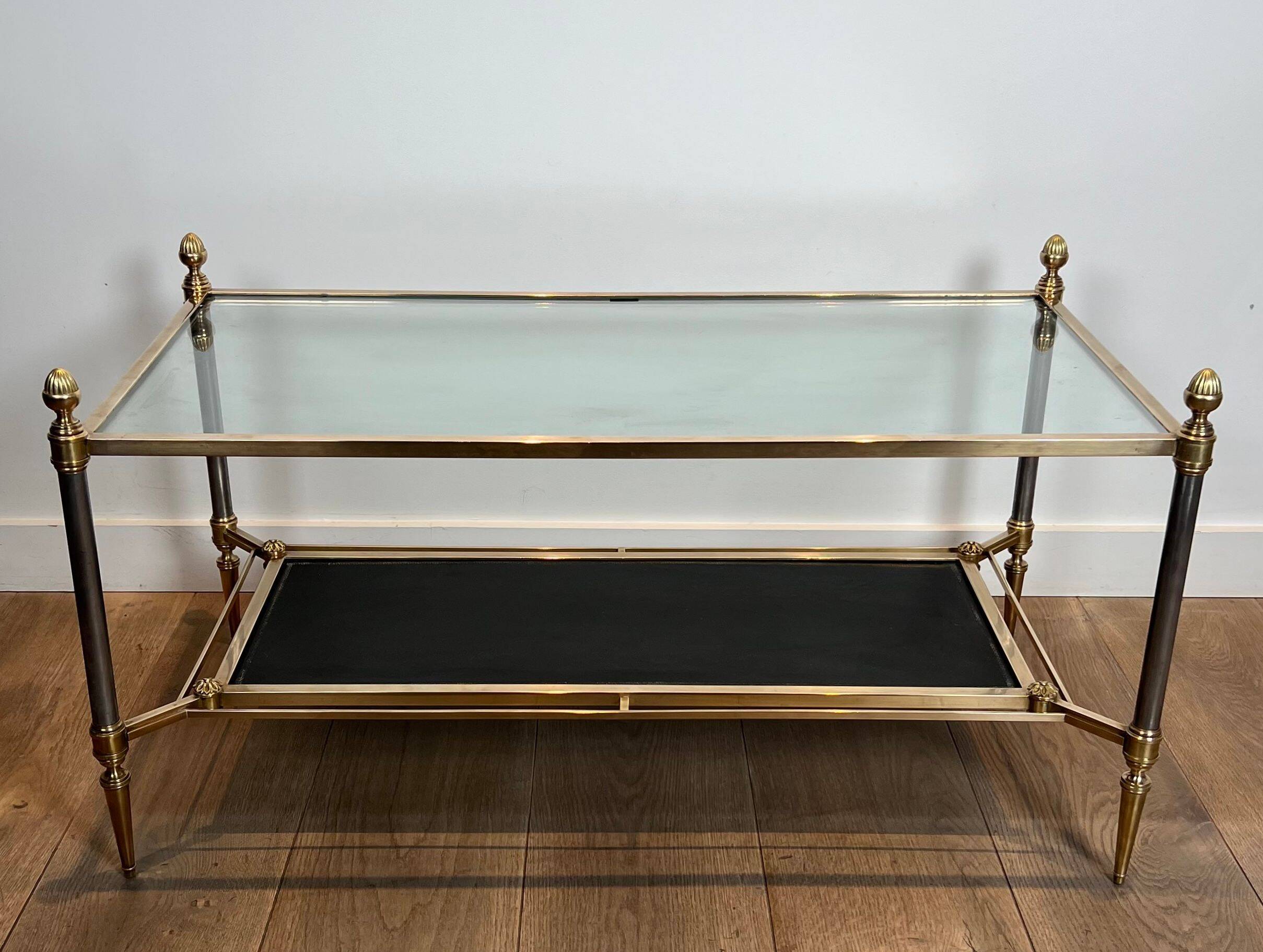 Table basse en laiton et plateau en cuir noir de la Maison Jansen