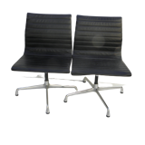 2 sièges Charles Ray Eames EA 106