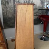 Exotic style pyramidal drawer column