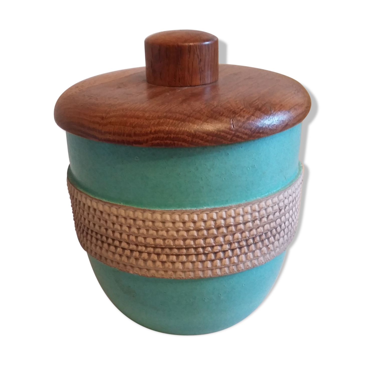 Earthenware pot with wooden lid