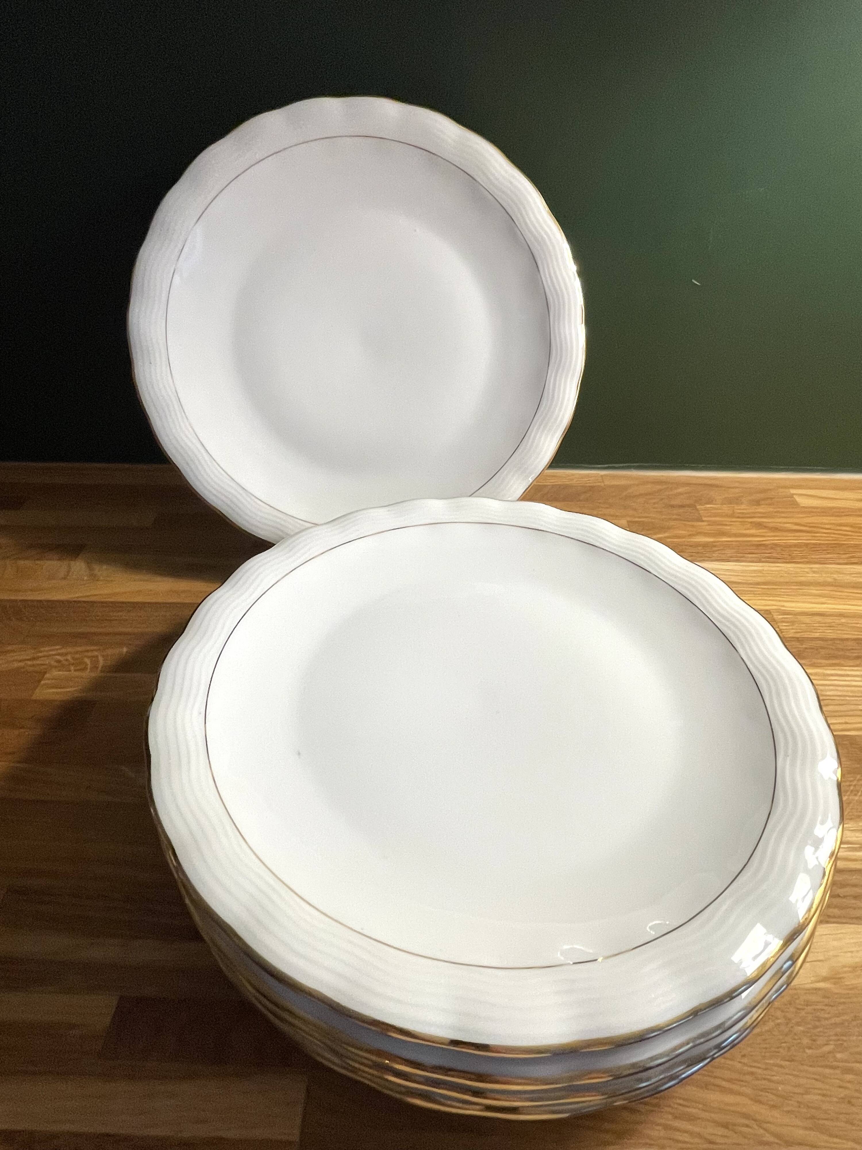 6 assiettes plates en porcelaine de Limoges signé P.Dessagne en très bon ét