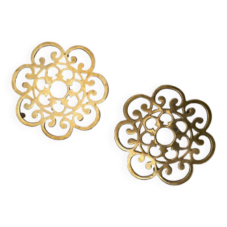 Golden trivet