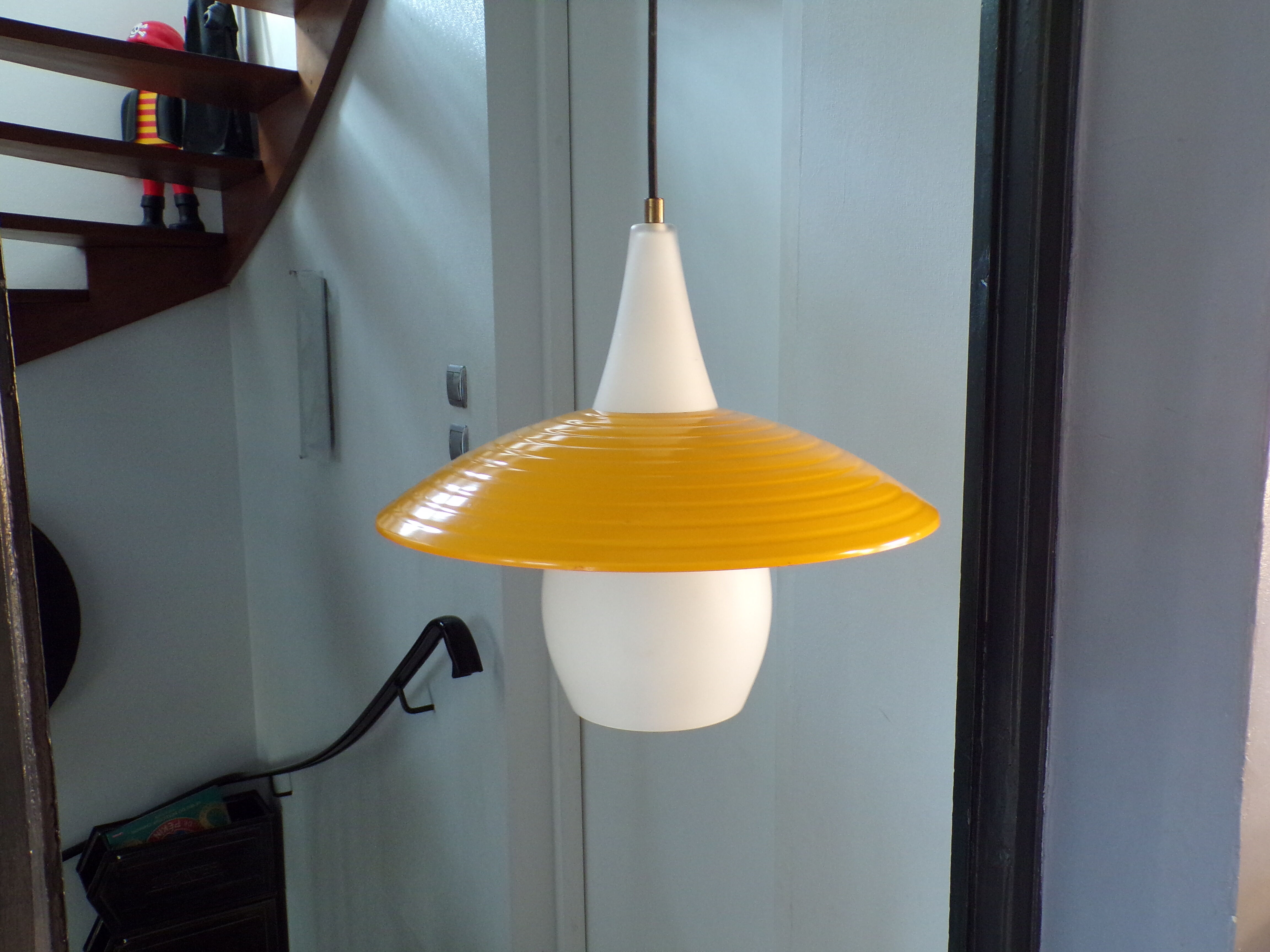 Frosted opaline drop suspension