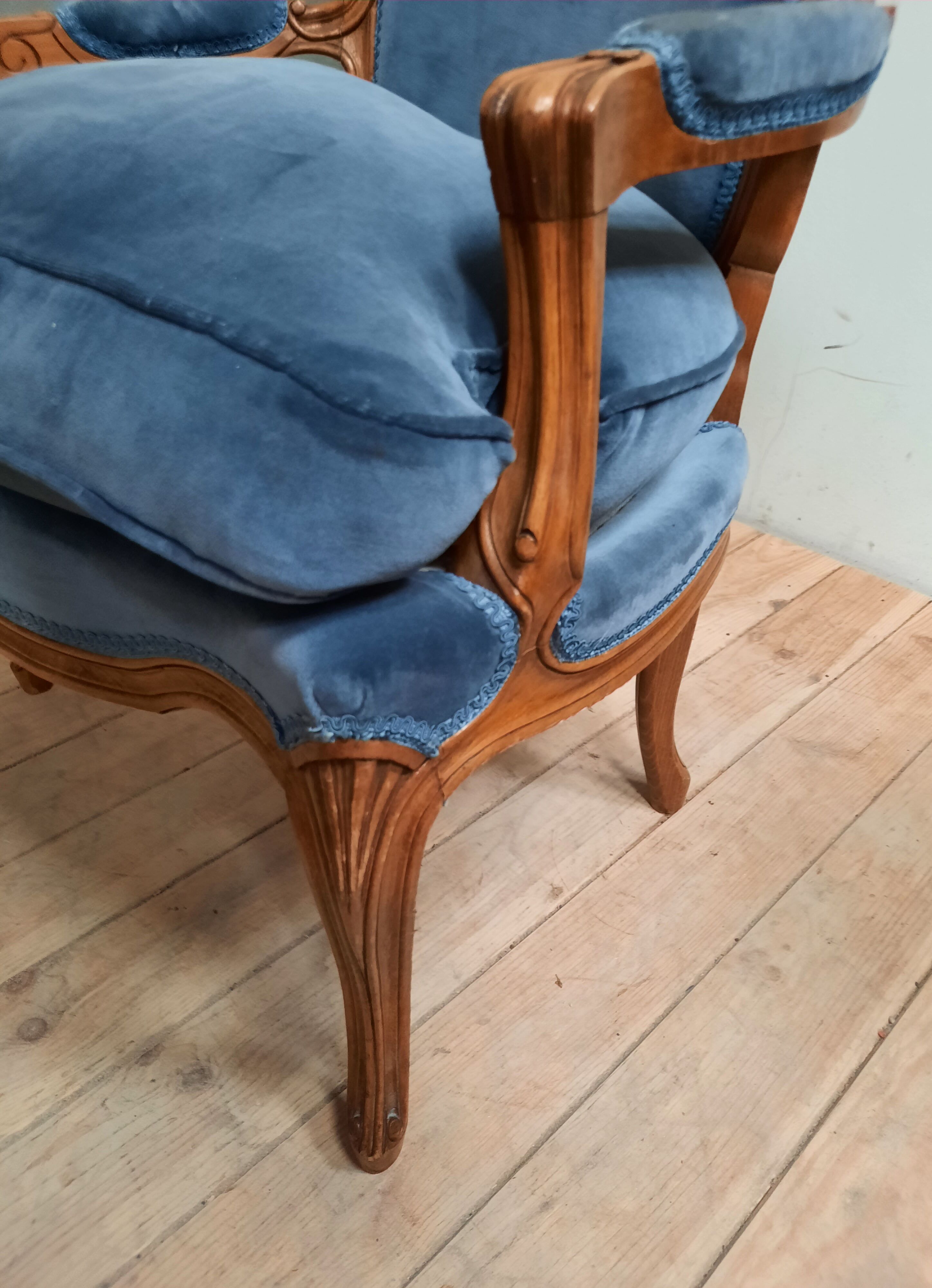Paire de fauteuil bas de style Louis XV