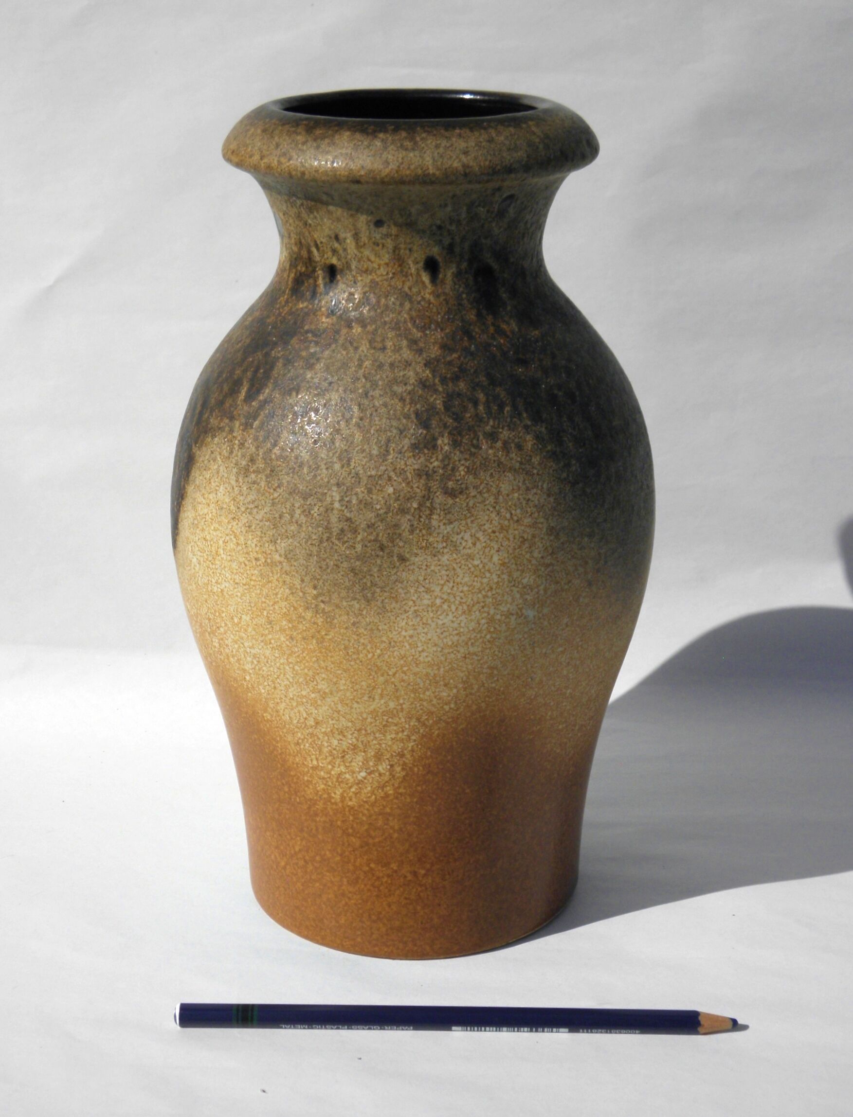 Ceramic vase 27 cm